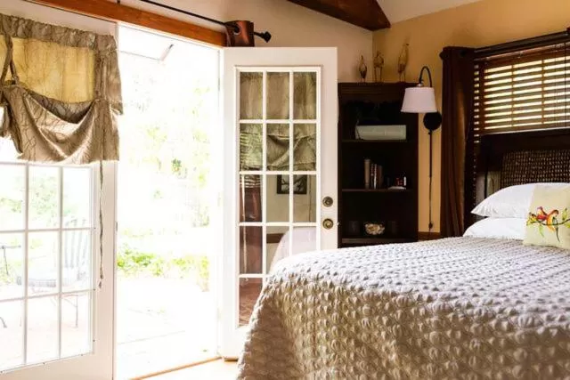 King Room with Garden View in Old Brick Inn