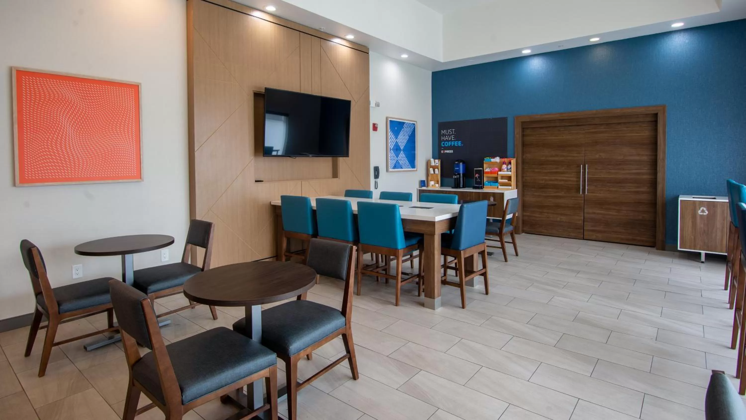 Breakfast in Holiday Inn Express Oakdale by IHG