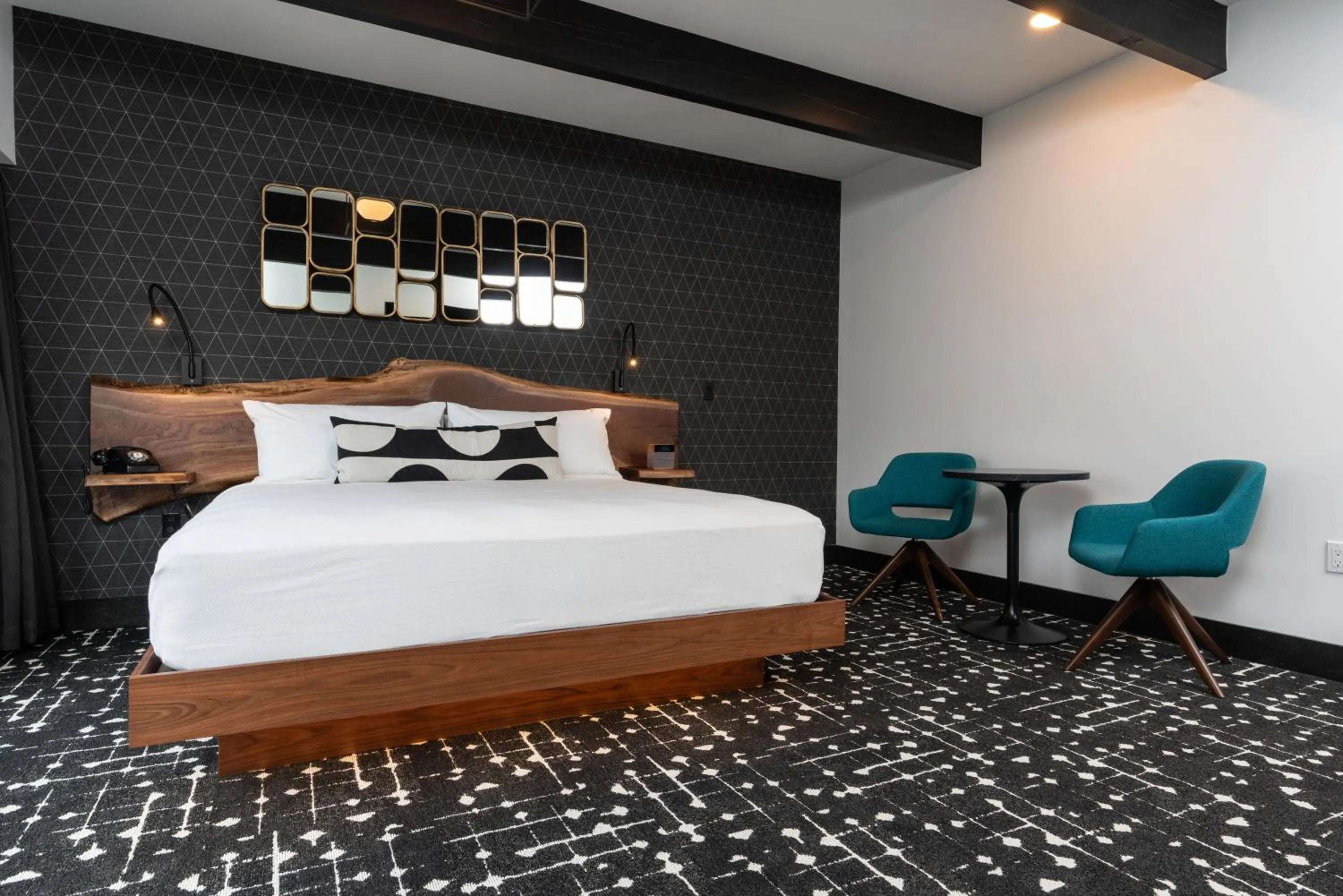 Bedroom, Bed in The Earl in Charlevoix