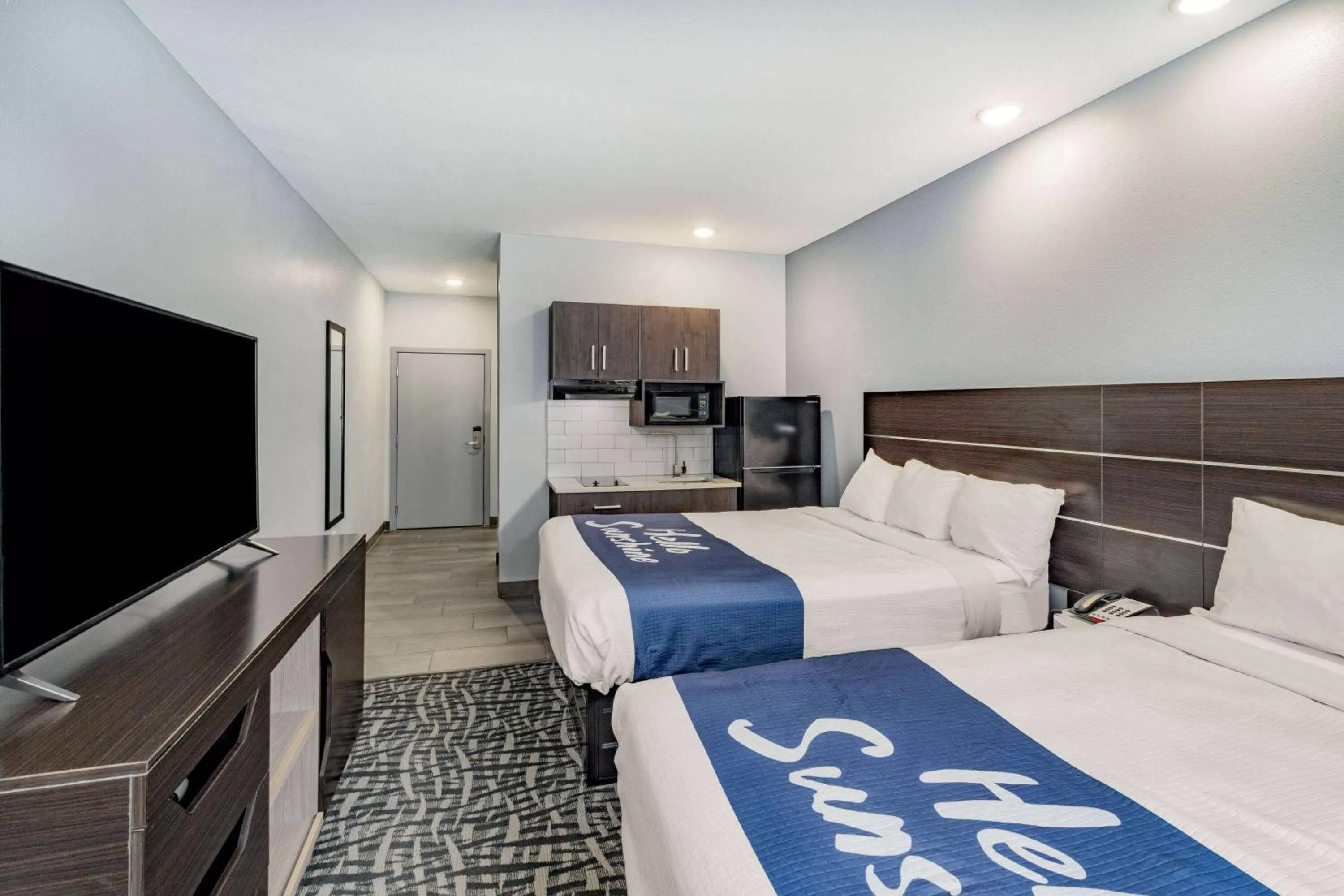 Photo of the whole room, Bed in Days Inn & Suites by Wyndham Horn Lake - Memphis Graceland