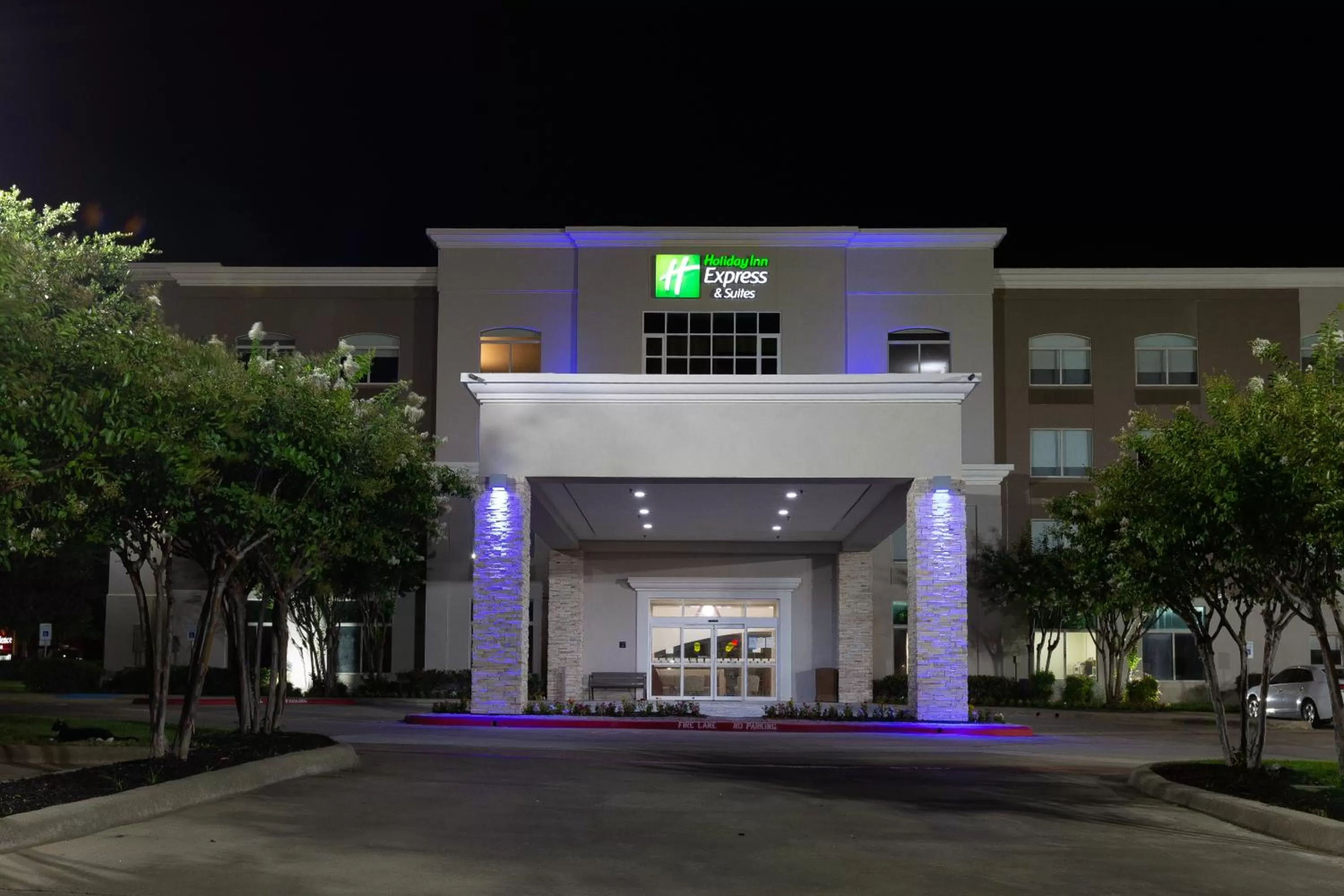 Facade/entrance in Holiday Inn Express & Suites Arlington North – Stadium Area by IHG