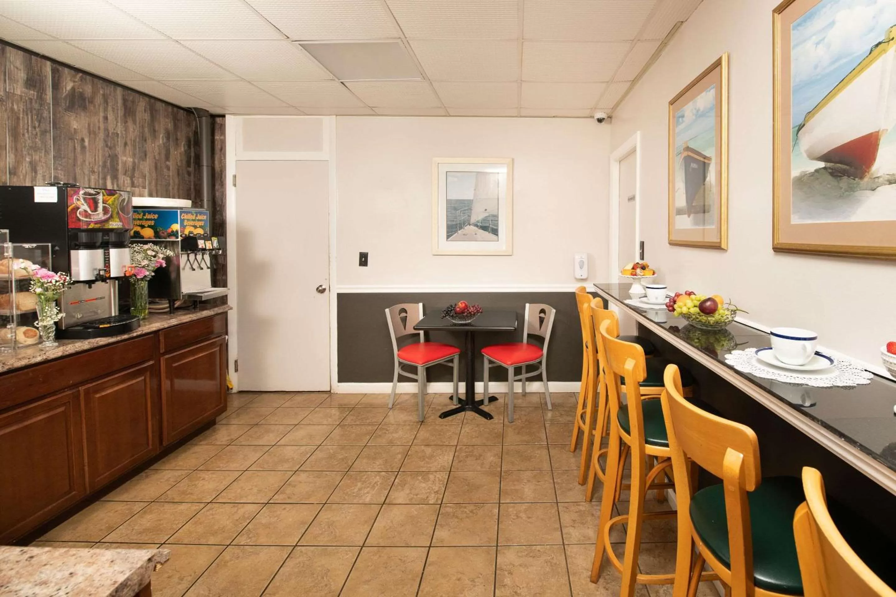 Breakfast in Rodeway Inn Middletown - Newport