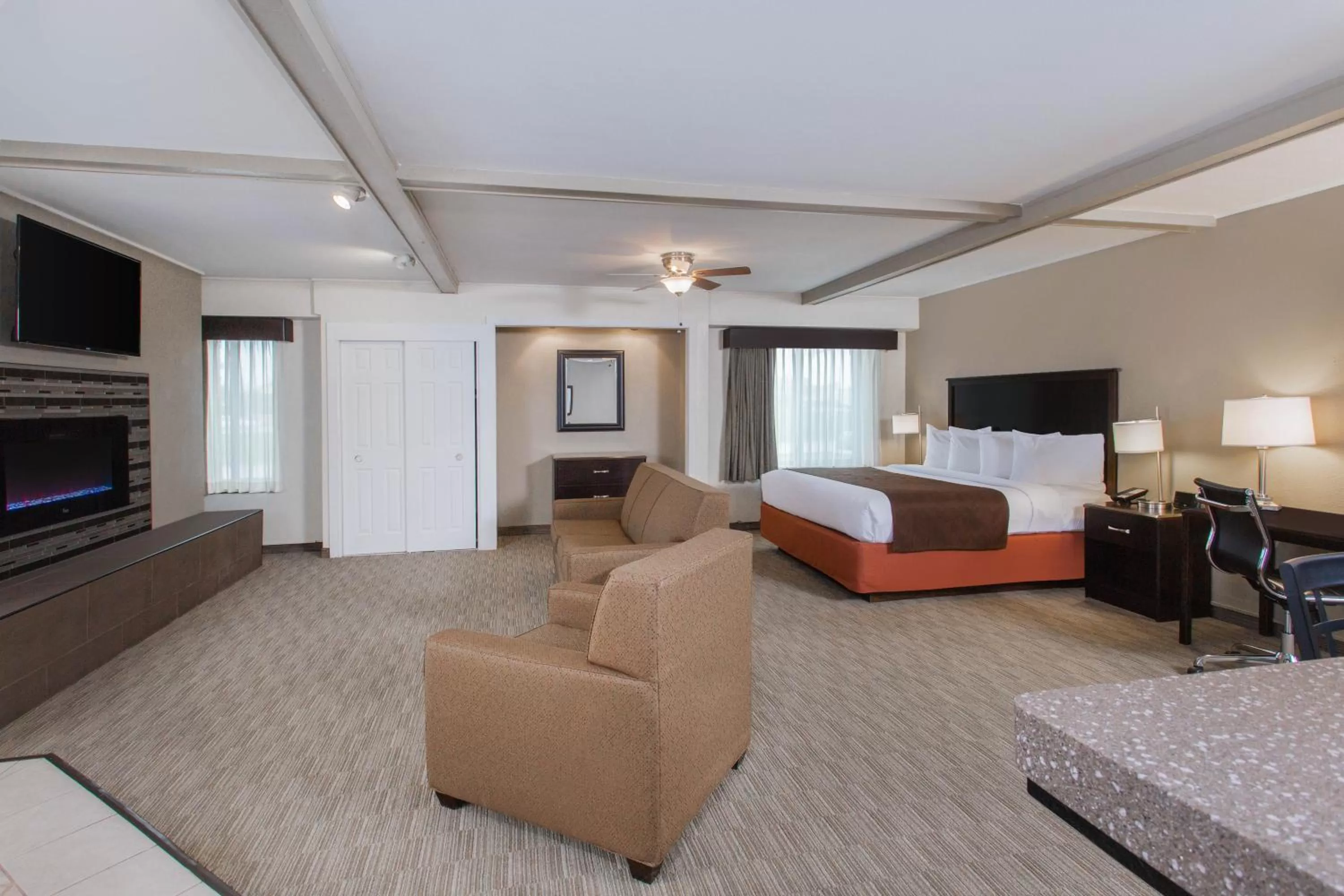 Living room, Bed in AmericInn by Wyndham Janesville