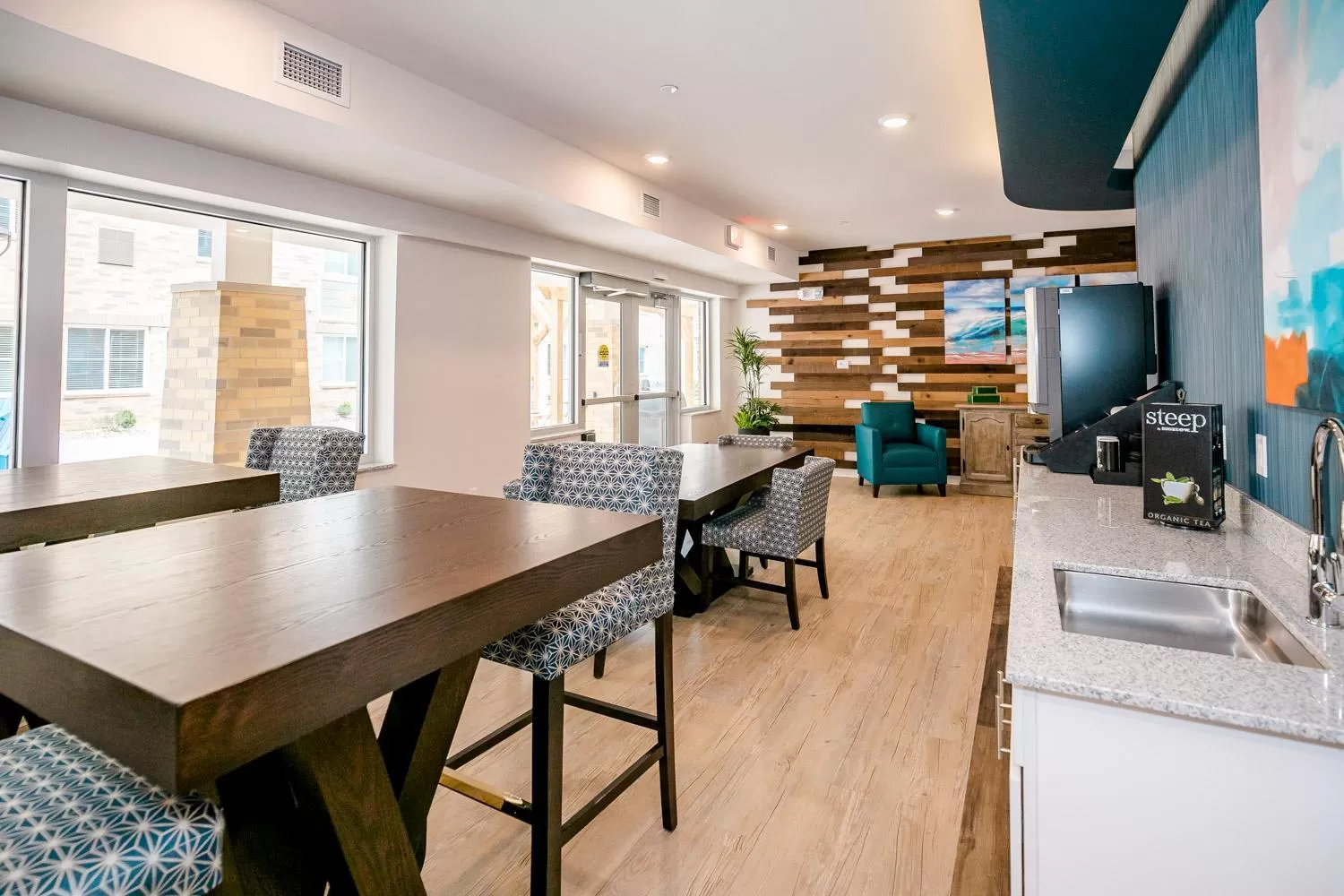 Coffee/tea facilities in WaterWalk Extended Stay by Wyndham Kansas City - Overland Pk