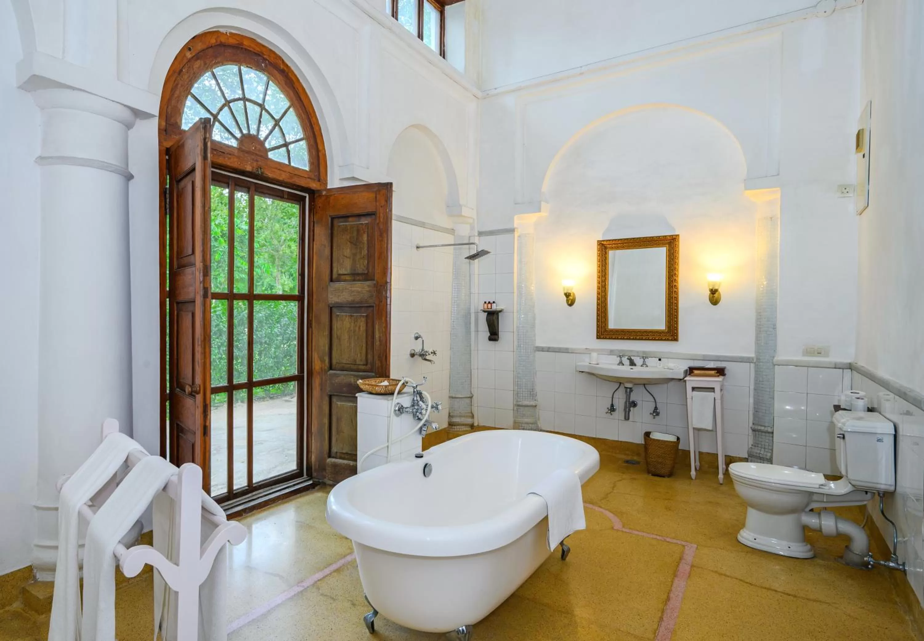 Shower in Neemrana's - Baradari Palace