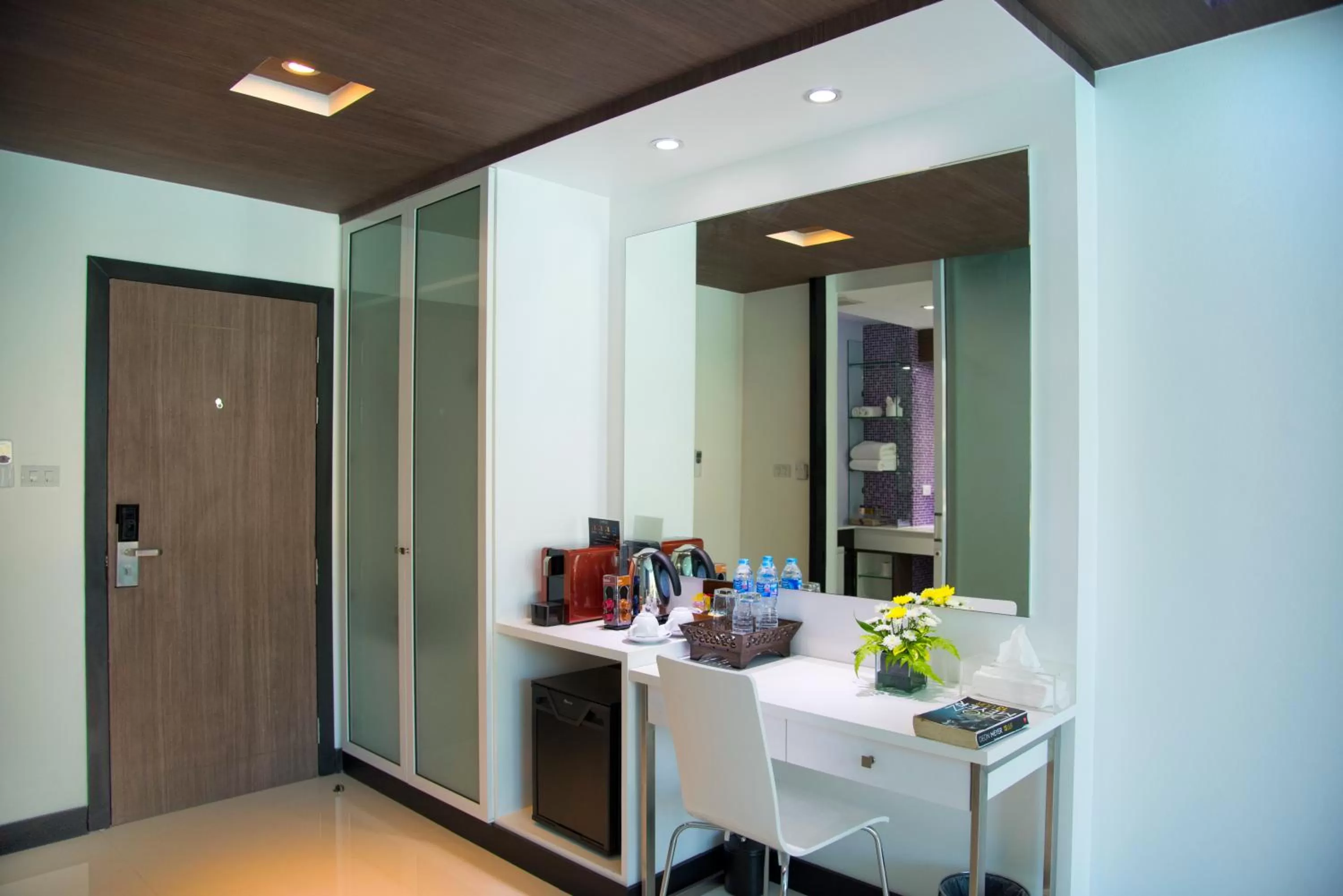 Coffee/tea facilities in The L Resort, Krabi