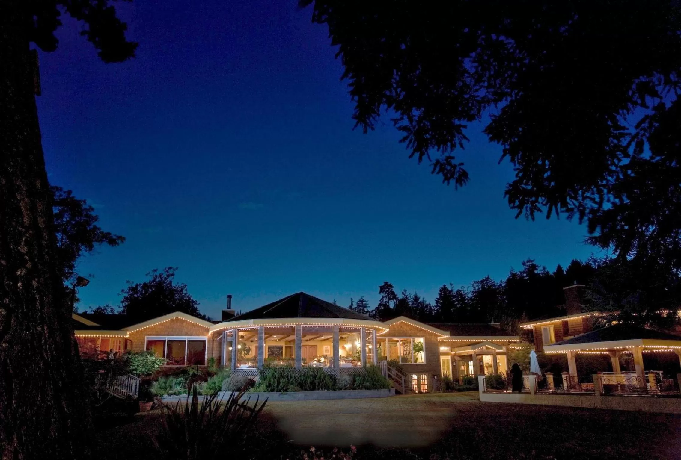 Restaurant/places to eat in Galiano Oceanfront Inn & Spa