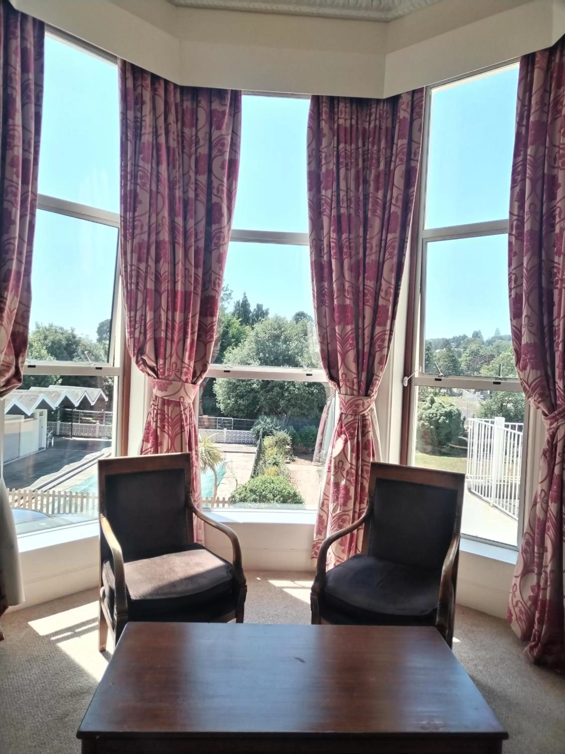 Seating area in Abbey Sands Hotel