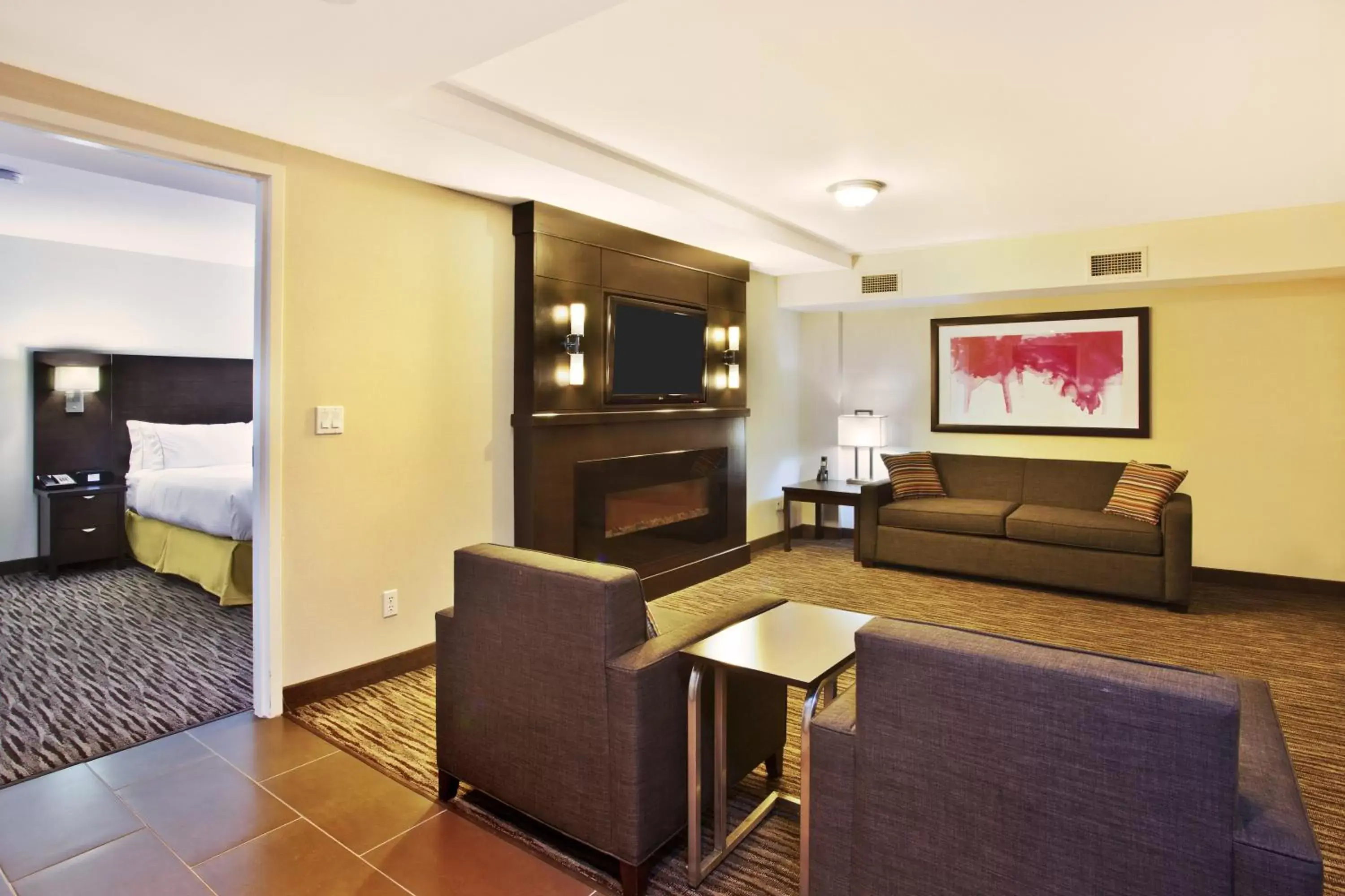 King Room - Mobility Access/Roll in Shower - Non-Smoking in Holiday Inn Express - Sault Ste. Marie by IHG King Room - Mobility Access/Roll in Shower - Non-Smoking in Holiday Inn Express - Sault Ste. Marie by IHG