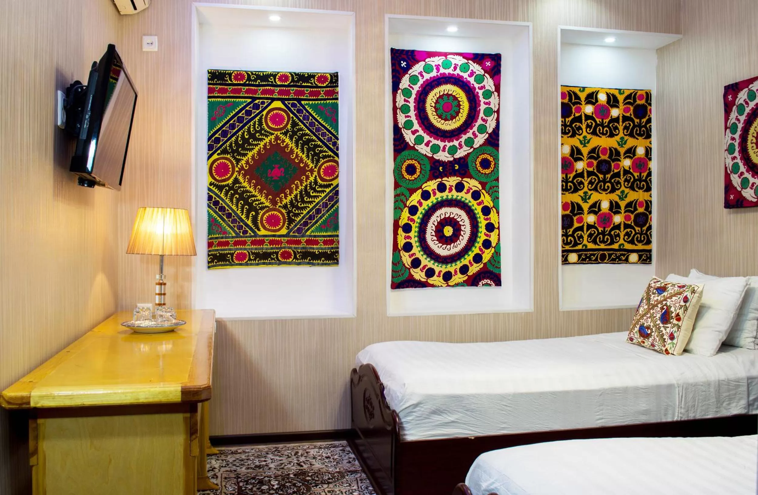 Bed in Jahongir Guest House