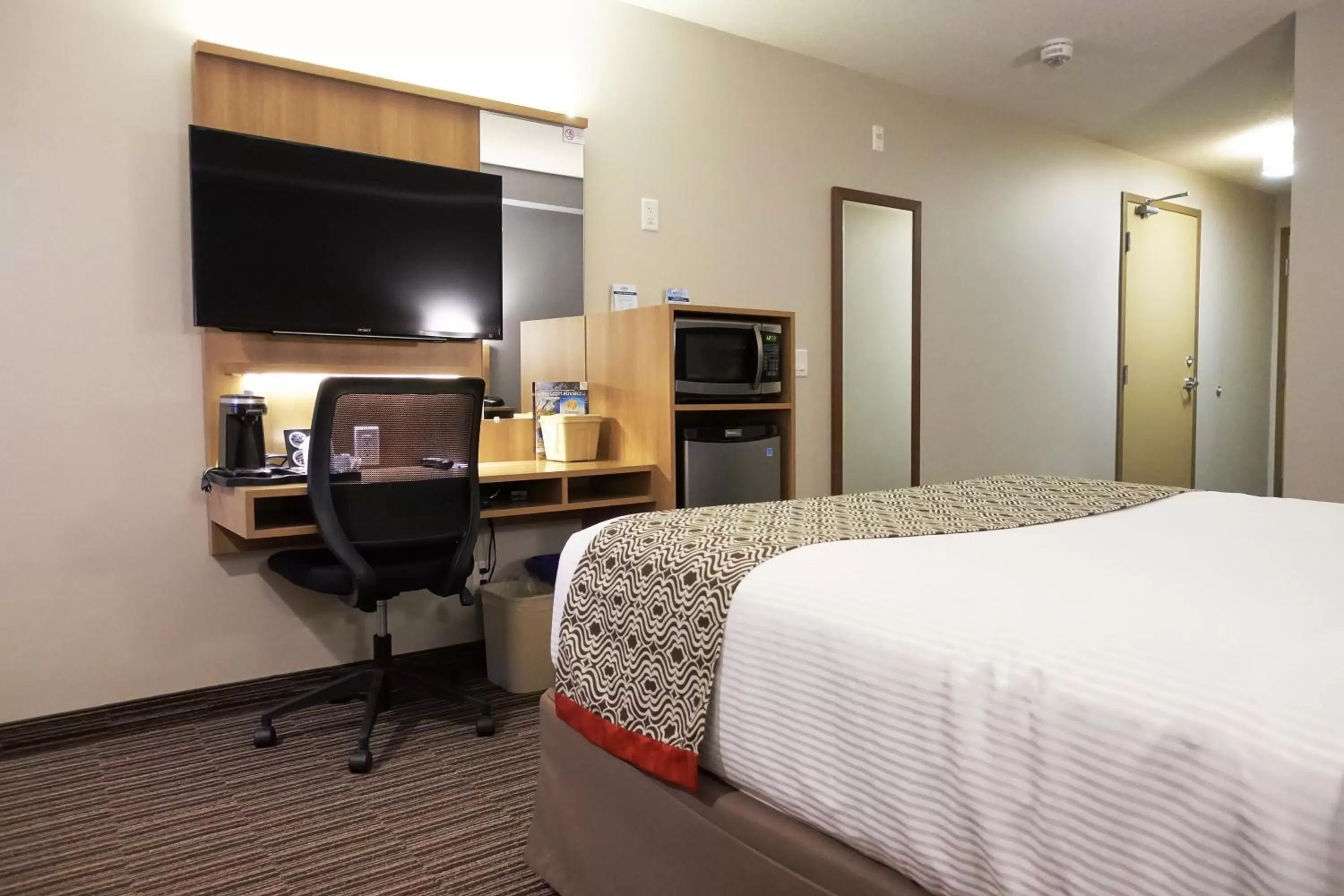 TV and multimedia, Bed in Microtel Casselman