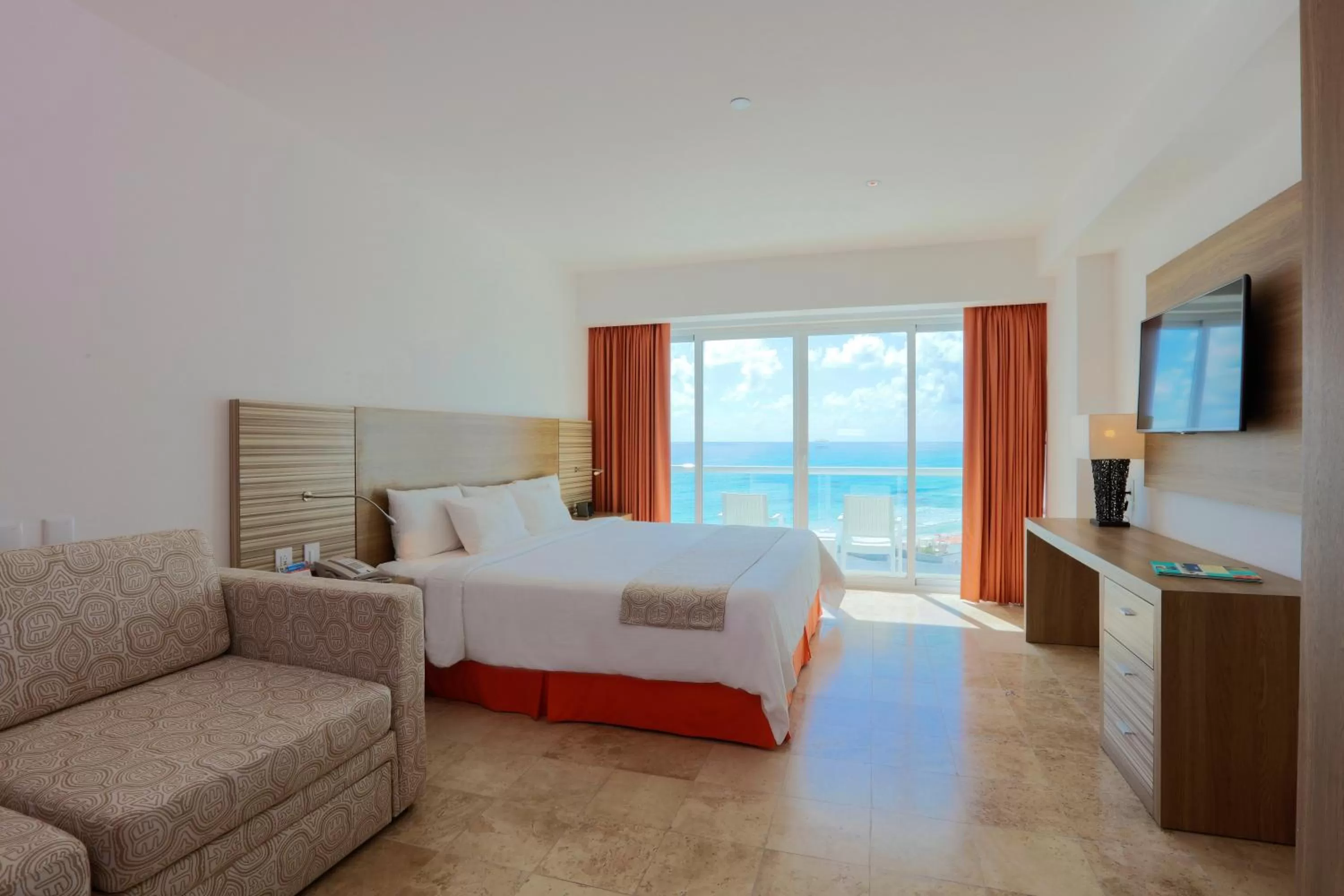 Photo of the whole room, Bed in Krystal Cancun