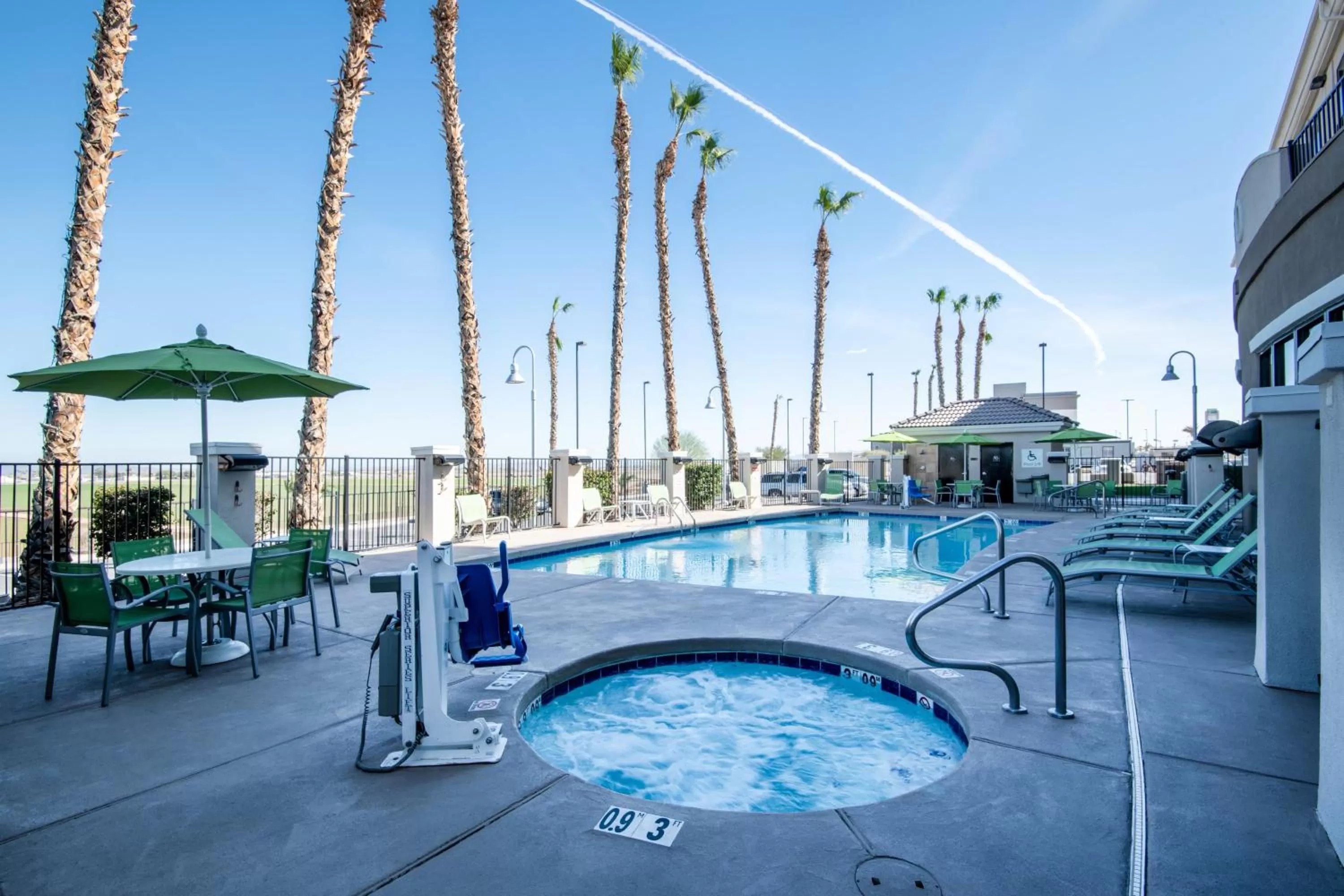 Swimming pool in Holiday Inn Express Hotel & Suites Yuma by IHG