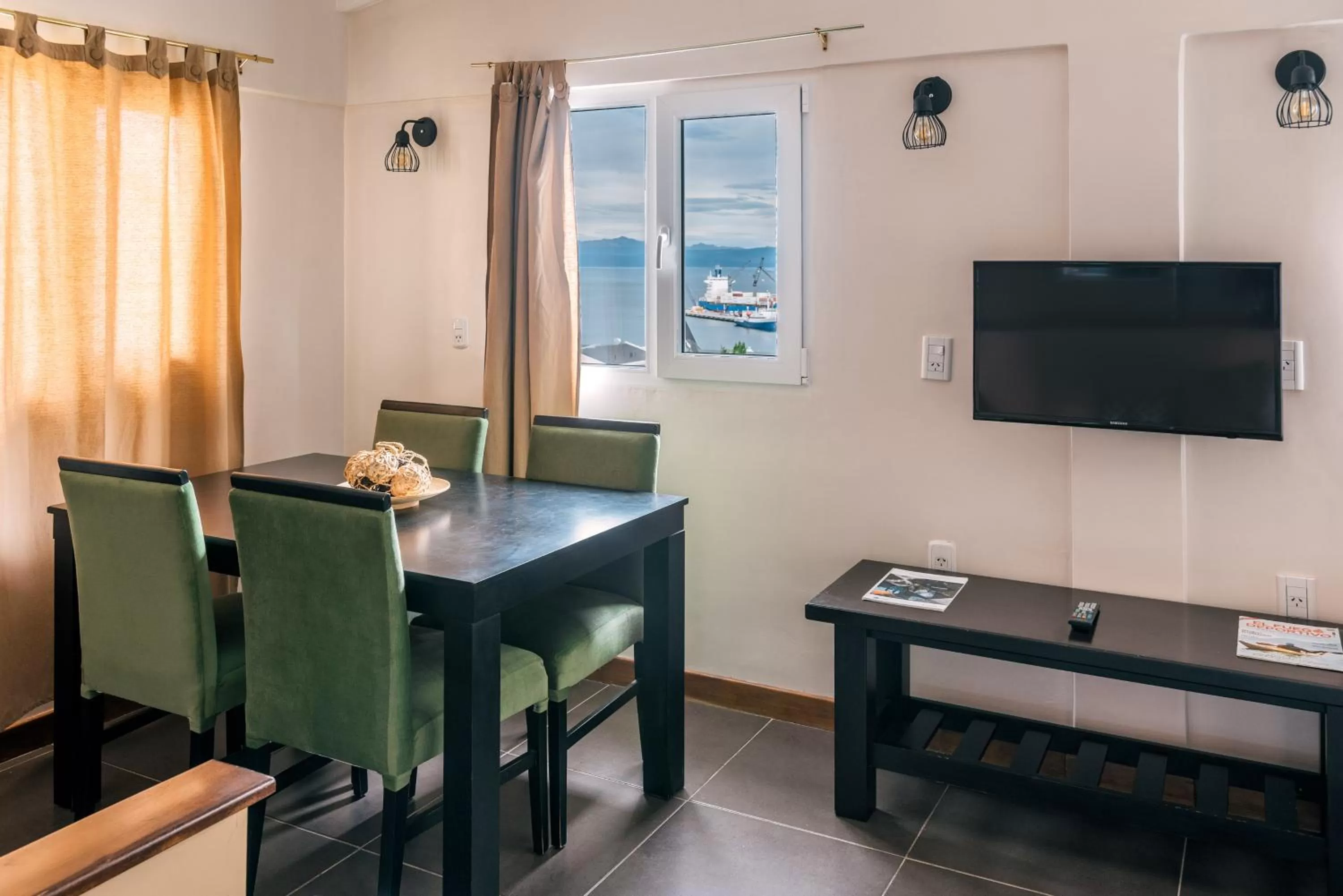 Communal lounge/ TV room, TV/Entertainment Center in Riviera Fueguina Apartments