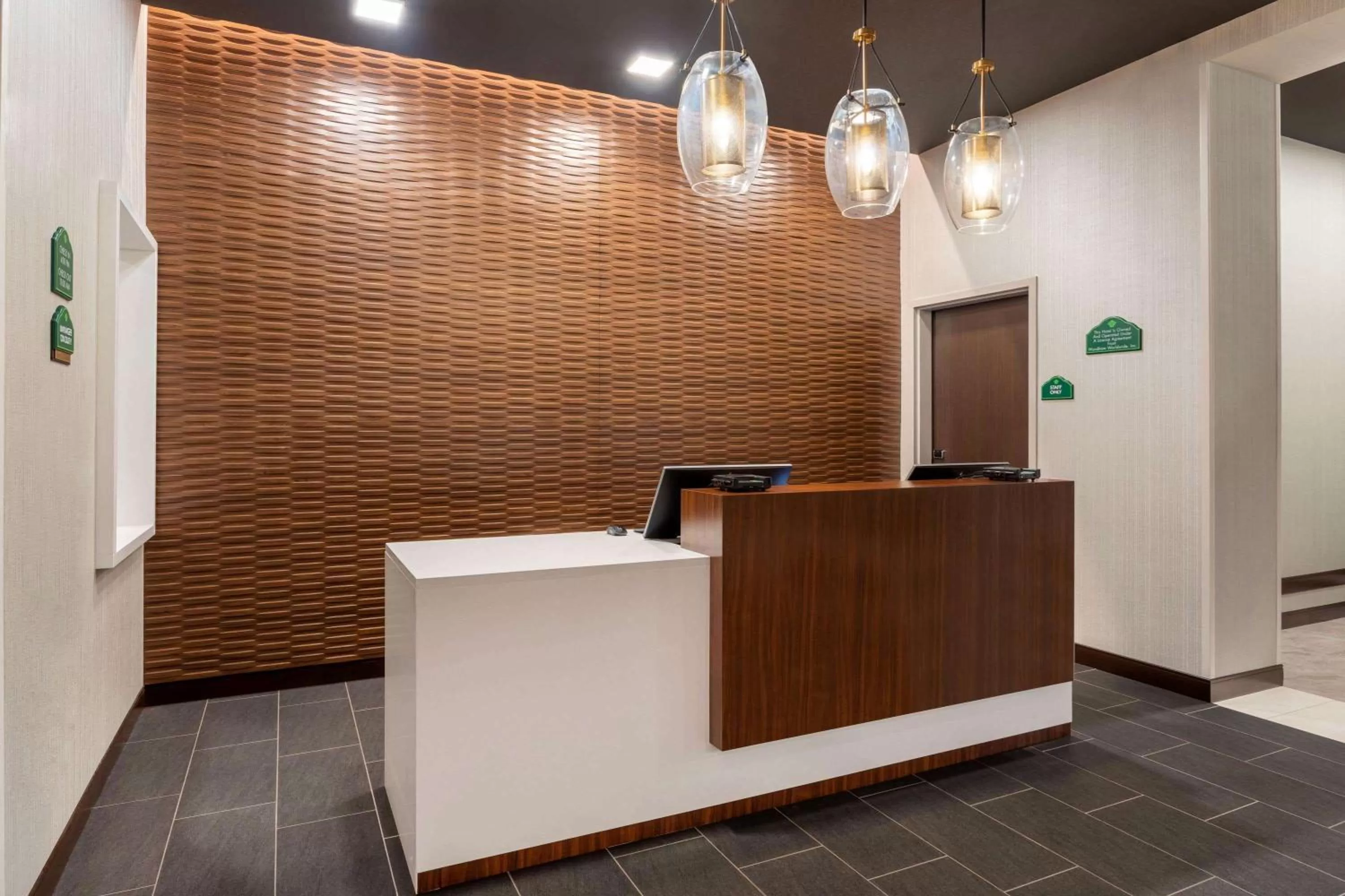 Lobby or reception in Wingate by Wyndham Angola