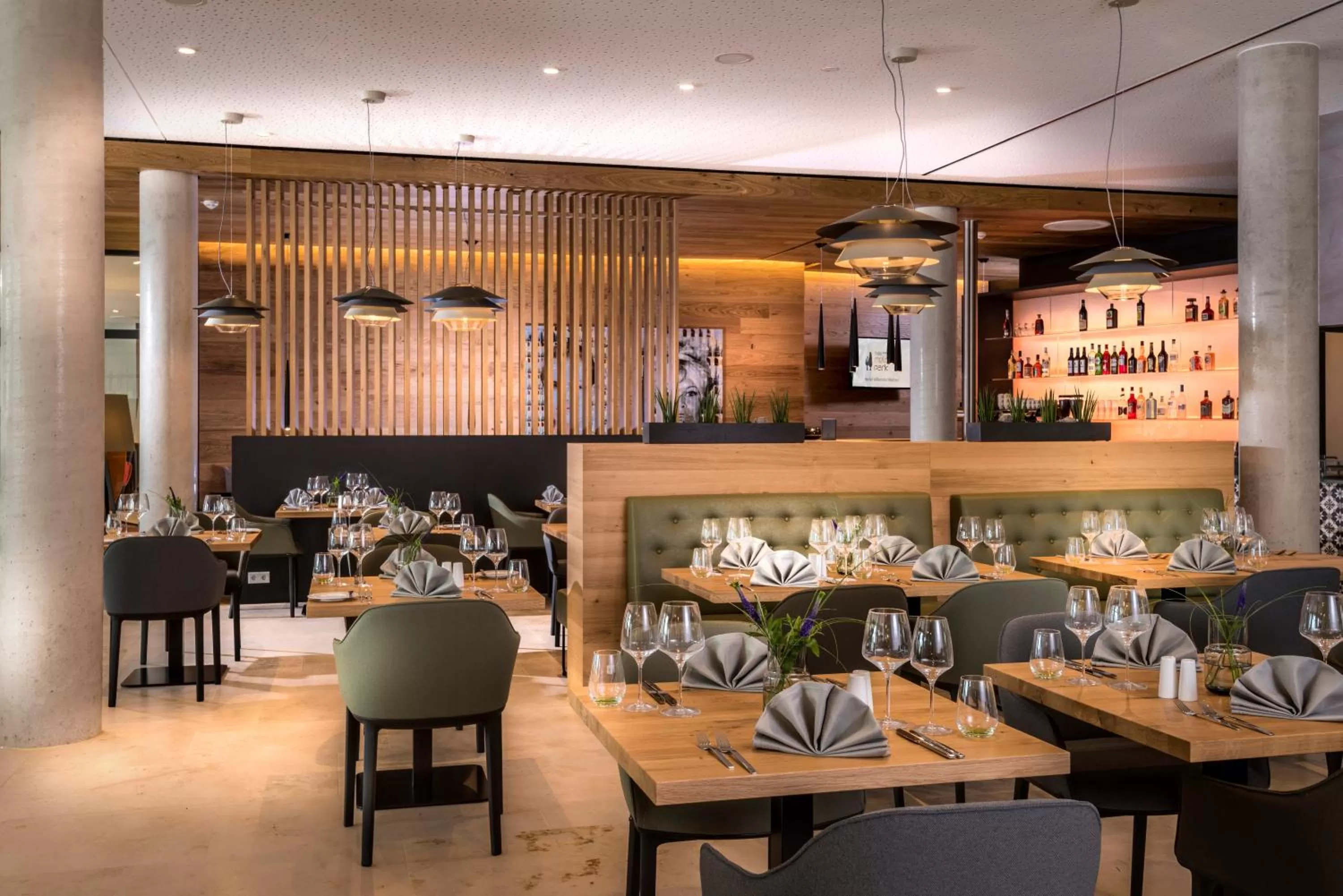 Restaurant/places to eat in Hotel Melchior Park