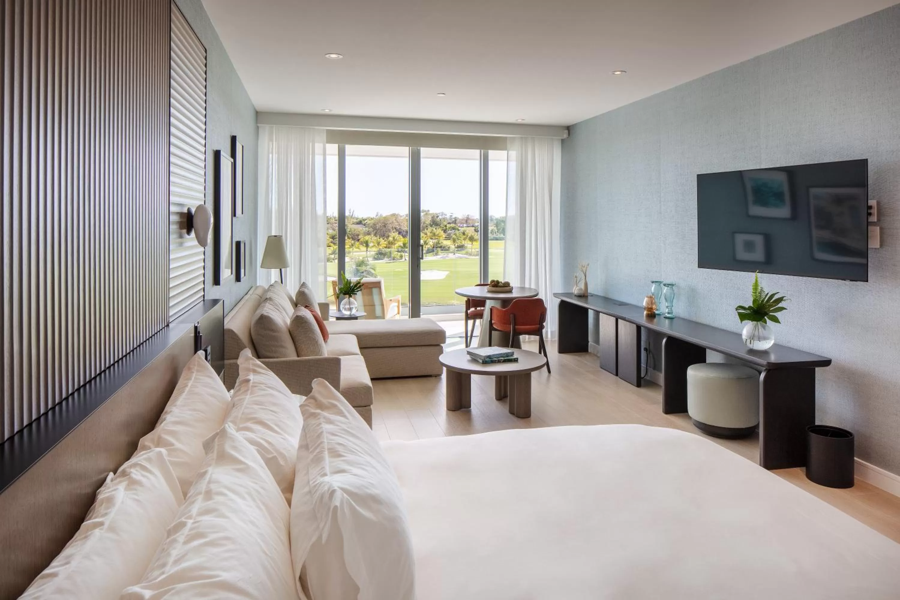 Bed in Goldwynn Resort & Residences