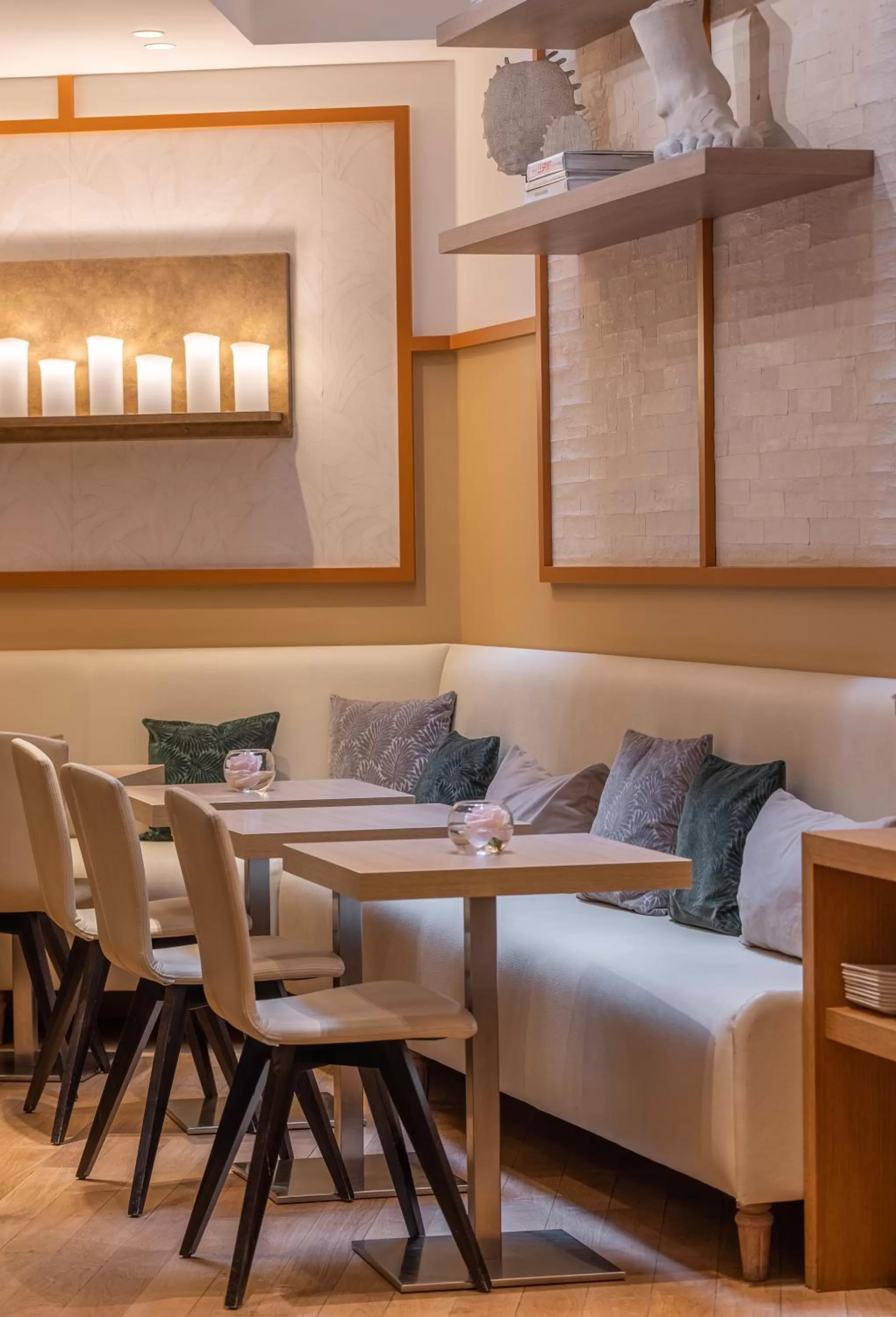 Restaurant/places to eat in Hôtel Le Monna Lisa by Inwood Hotels