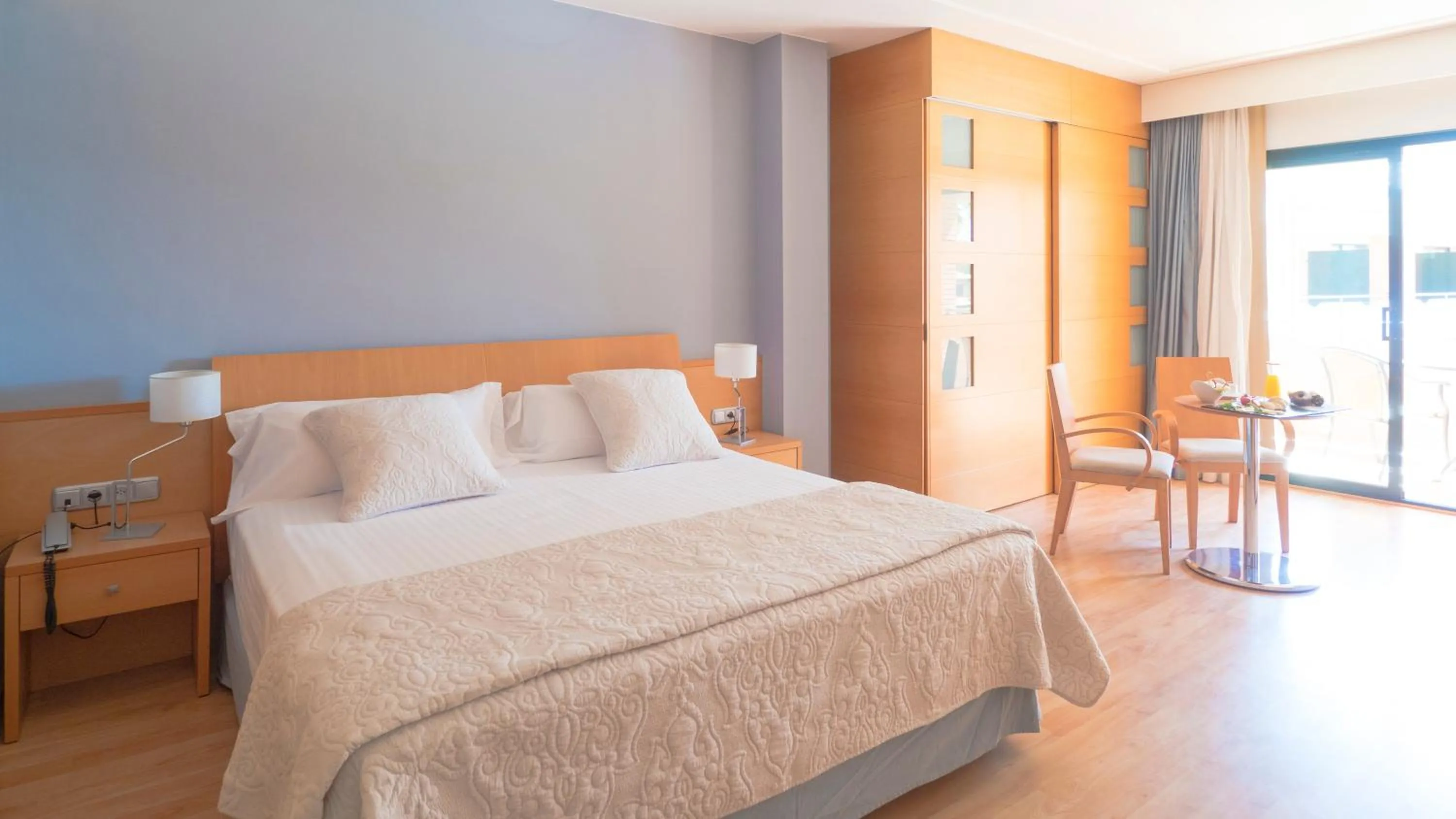 Bed in Hotel Clipper - EL DELFÍN VERDE RESORTS - Platja de Pals