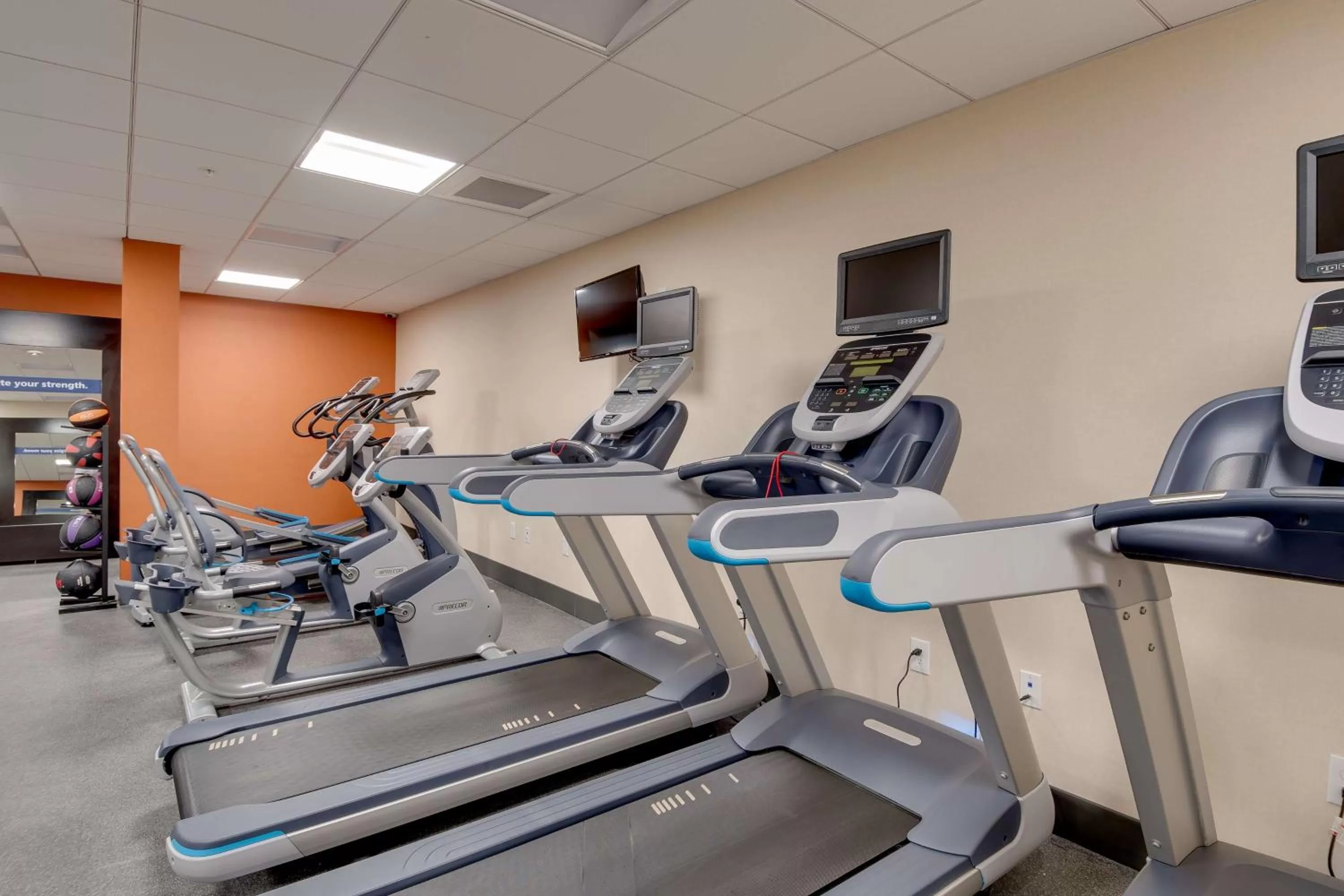 Fitness centre/facilities in Hampton Inn & Suites Los Angeles - Glendale