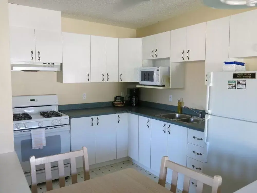 Deluxe Queen Suite in Shemron Suites Hotel Deluxe Queen Suite in Shemron Suites Hotel