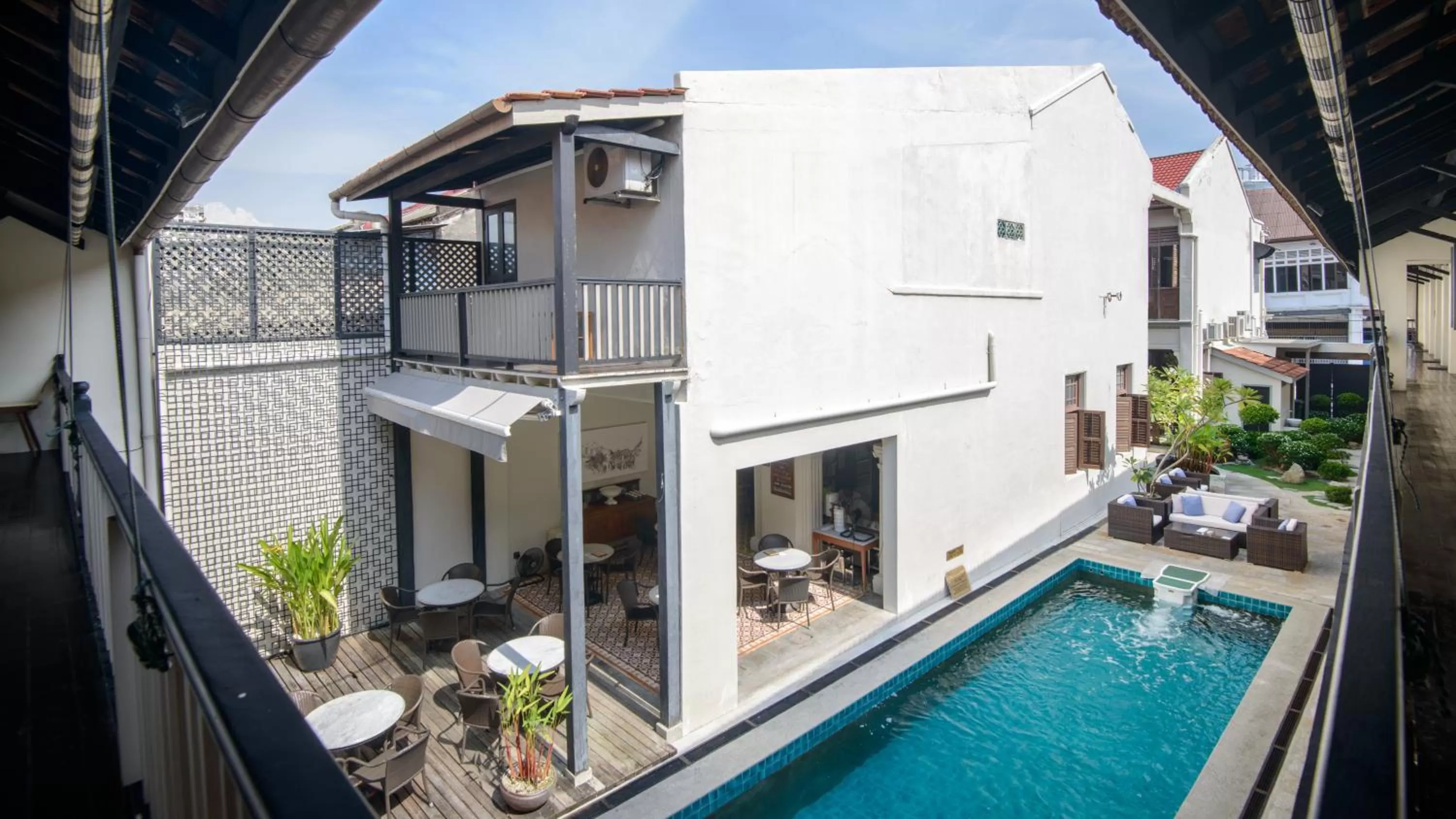 Restaurant/places to eat in Noordin Mews