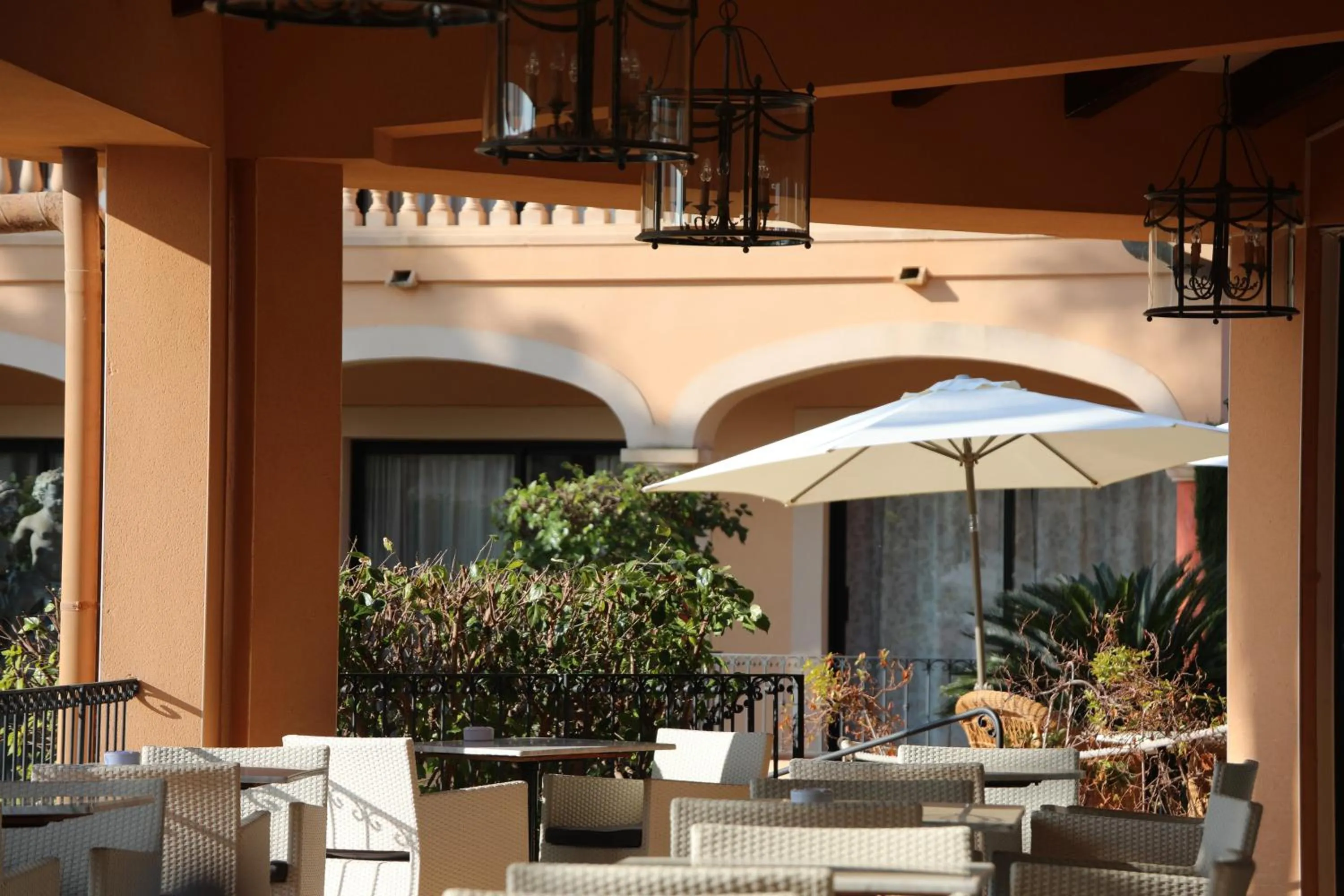 Restaurant/places to eat in Mon Port Hotel & Spa