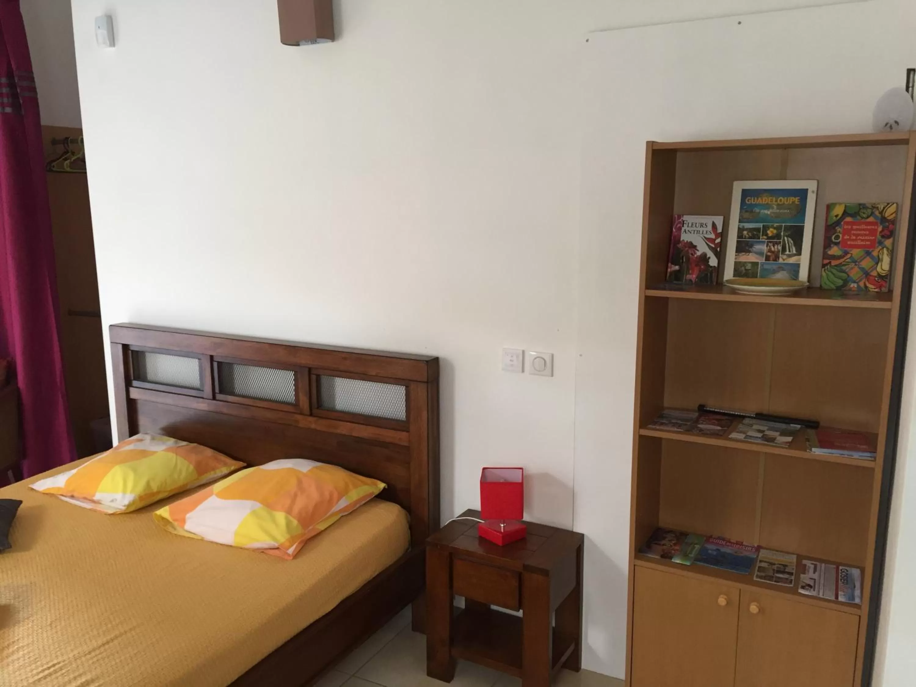 Library, Bed in Le Saint Georges