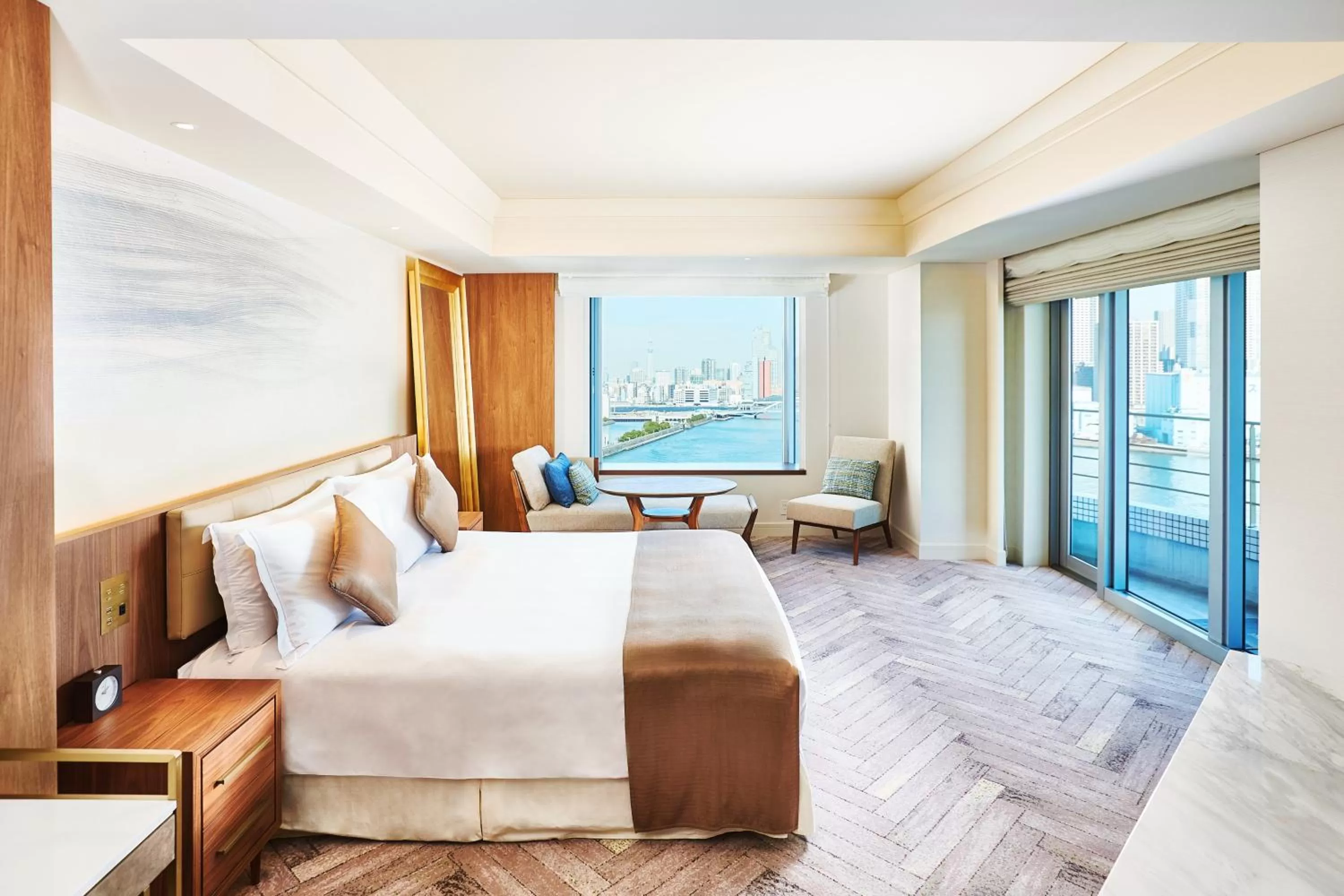 Photo of the whole room, Bed in InterContinental Tokyo Bay by IHG
