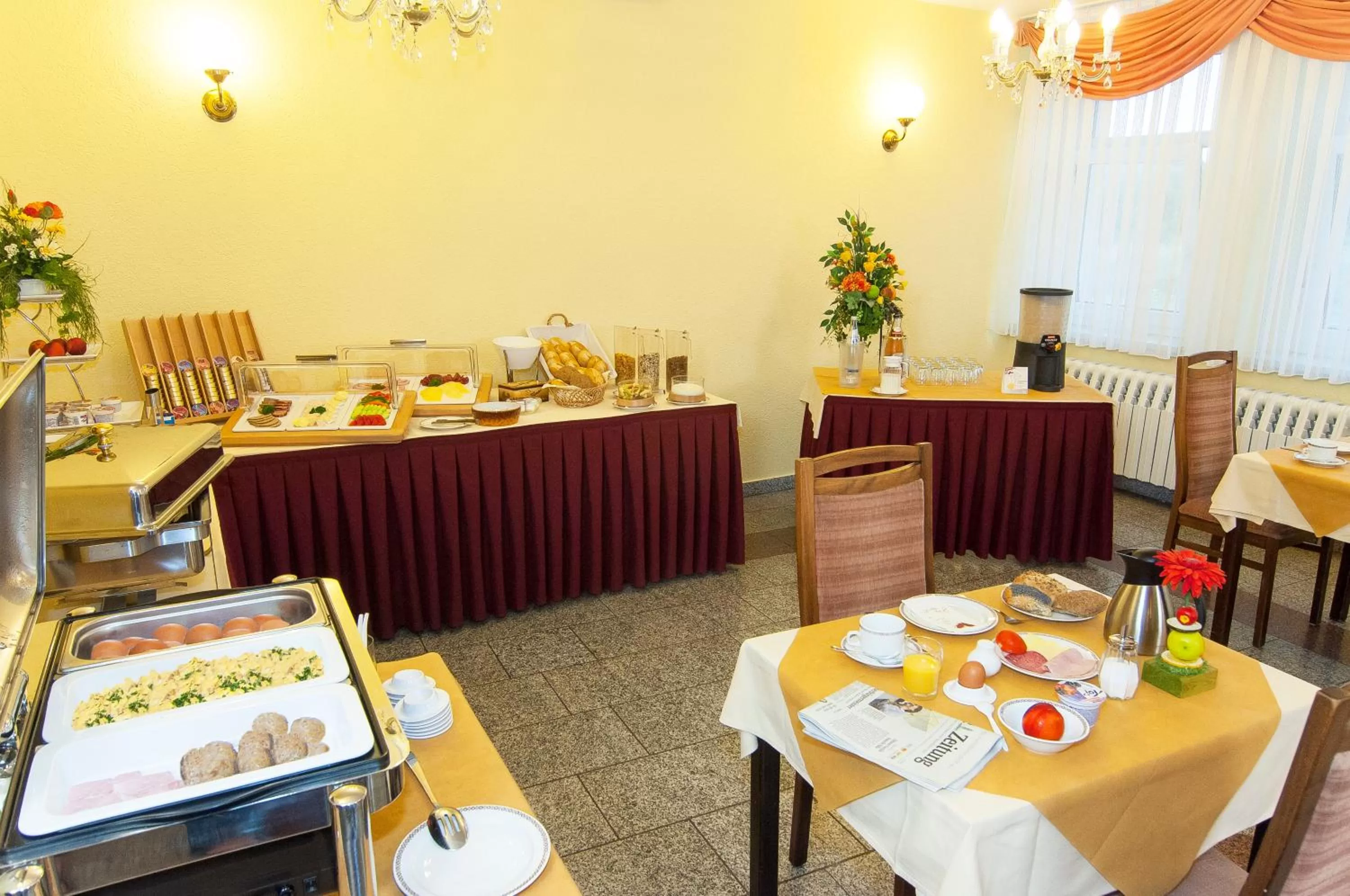 Breakfast, Restaurant/Places to Eat in Hotel Stadt Löbau