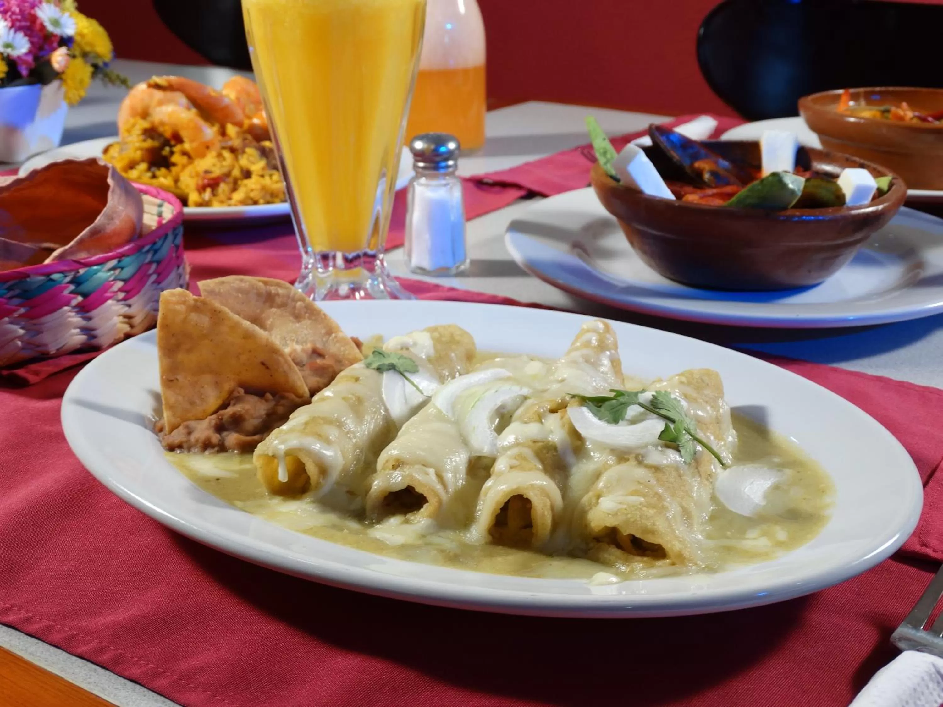 Restaurant/places to eat in Hotel Astromundo