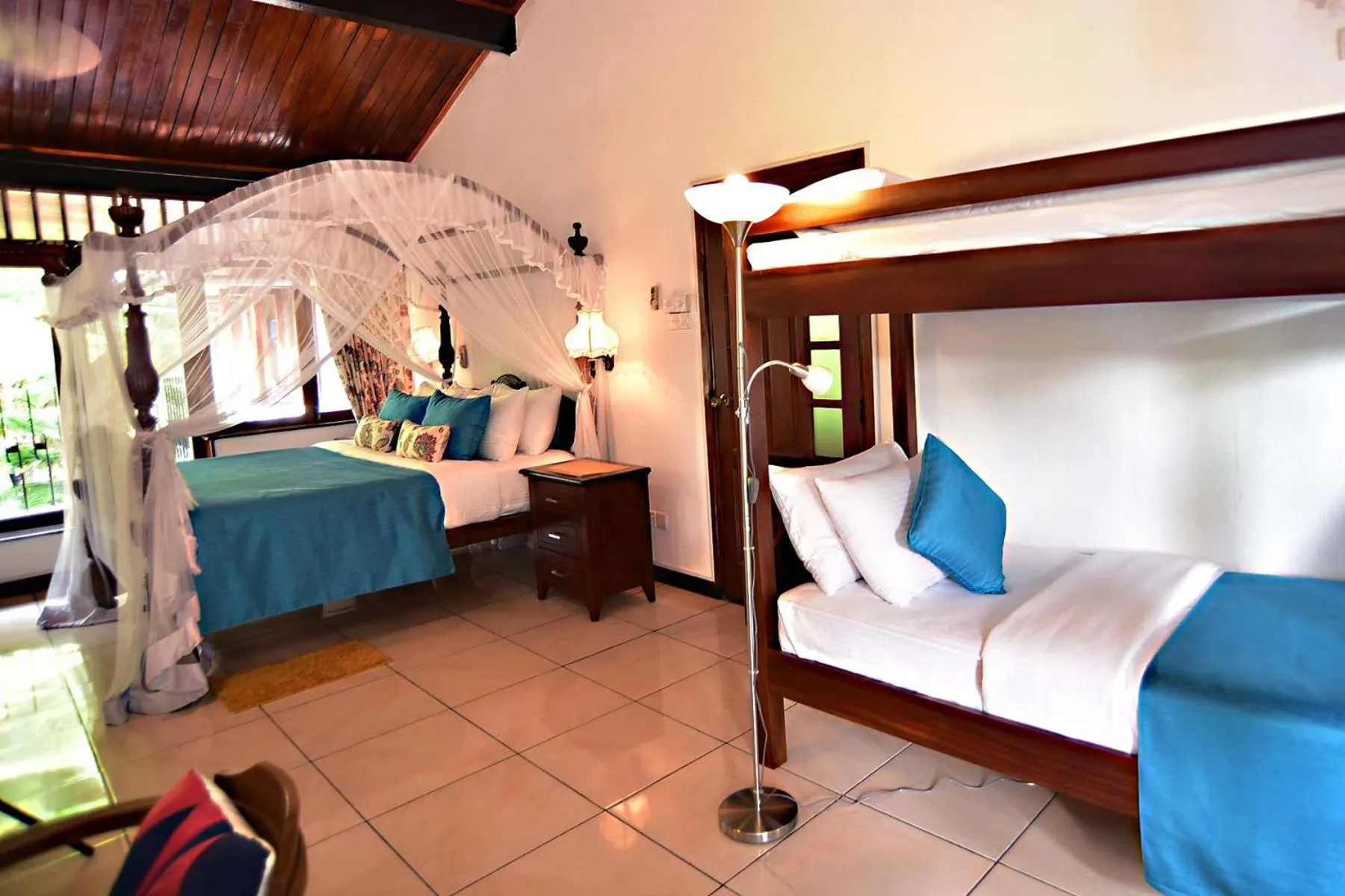 Bed in Colombo Villa