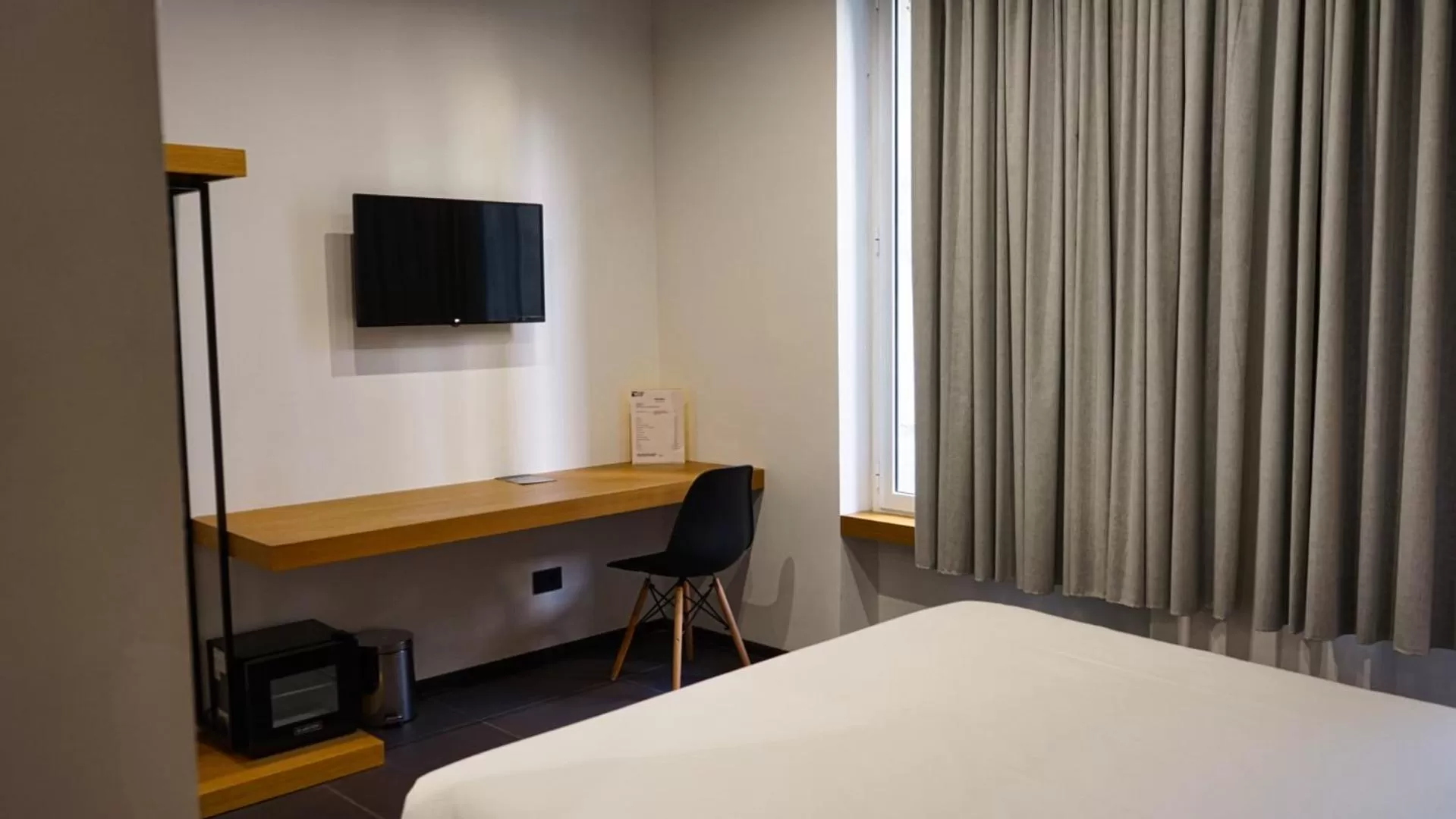 Bedroom, Bed in Central Lodge Hotel