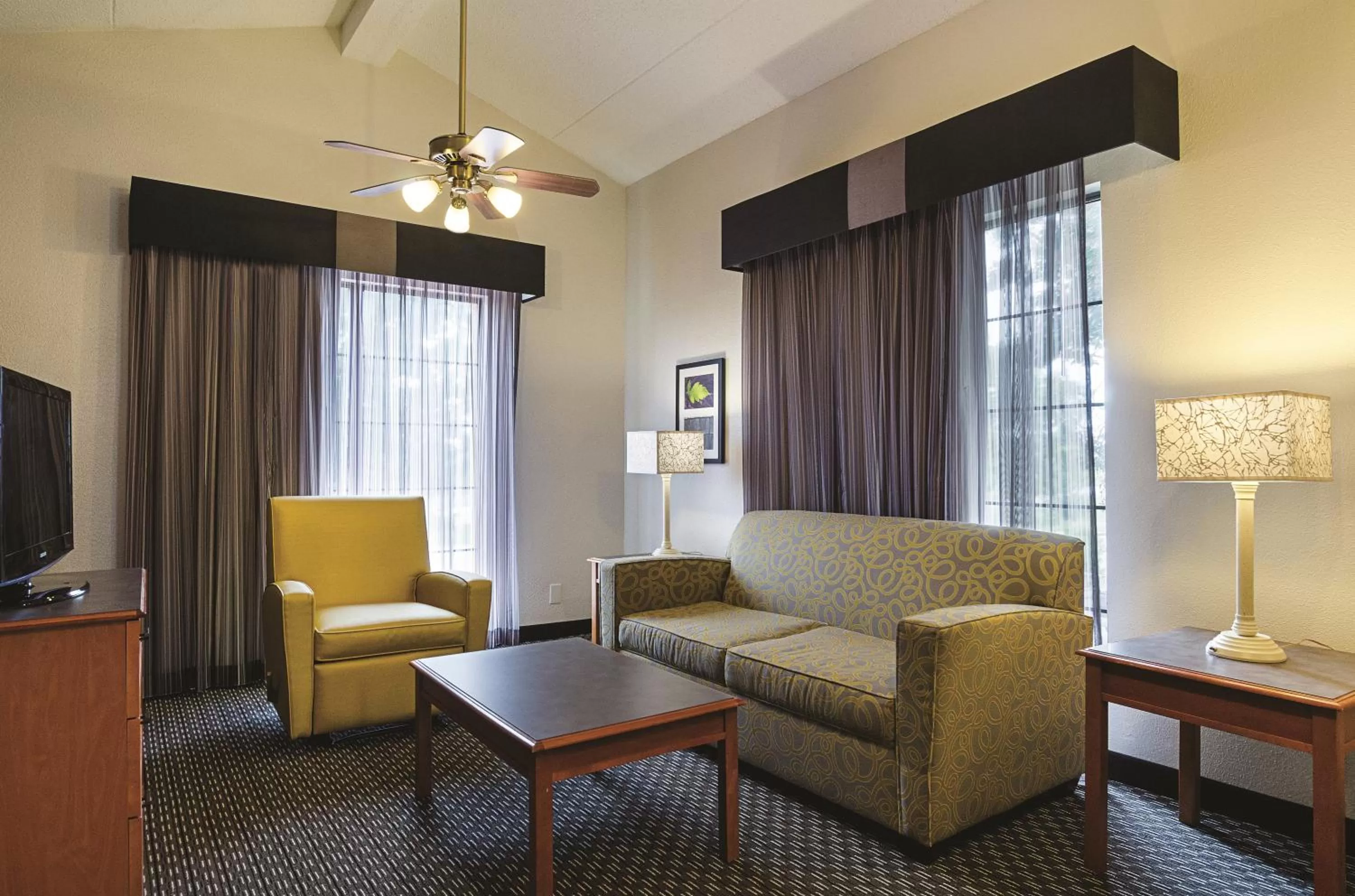 Living room in Baymont by Wyndham Greenville Woodruff Rd