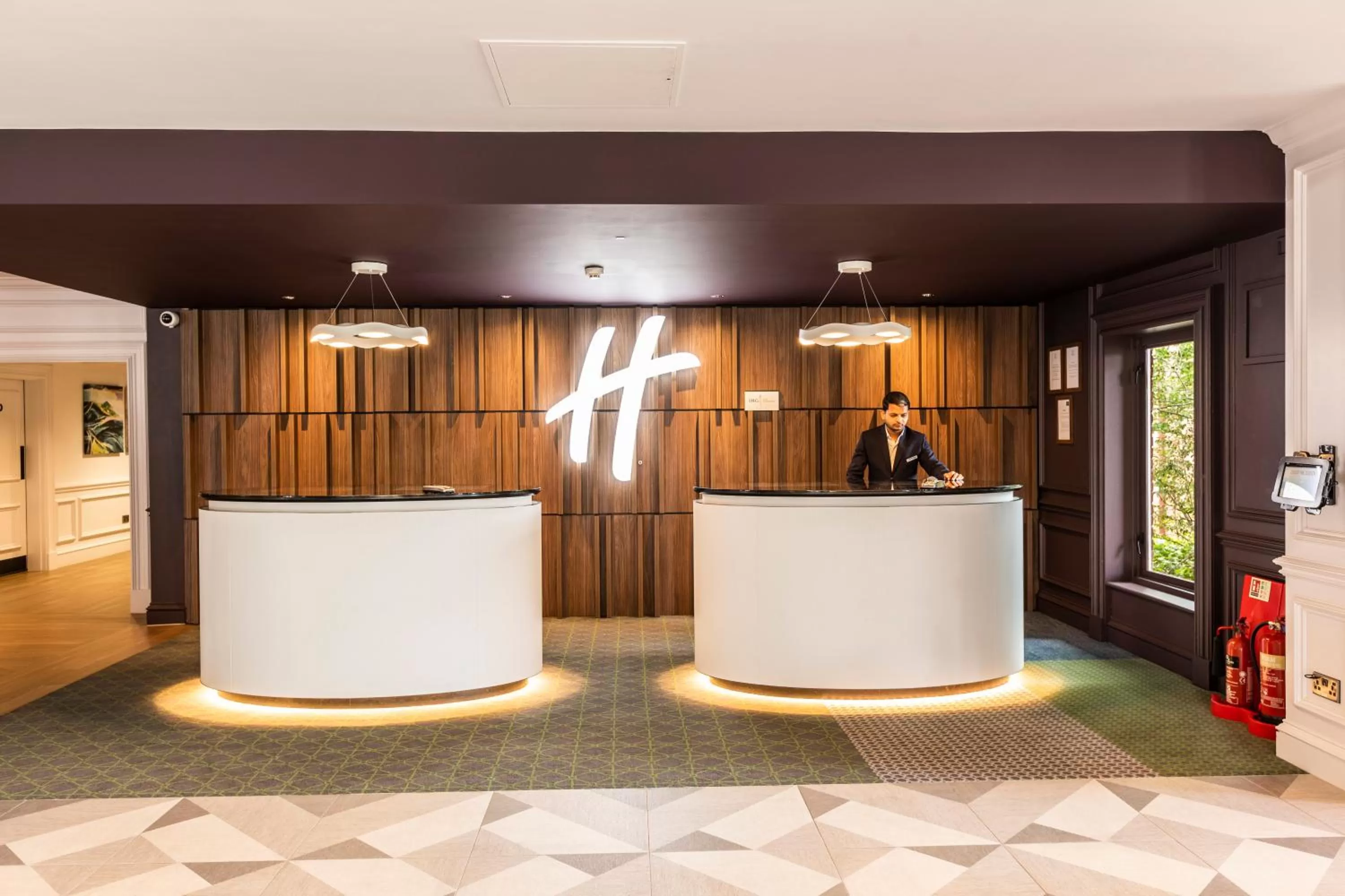 Lobby or reception in Holiday Inn Guildford by IHG