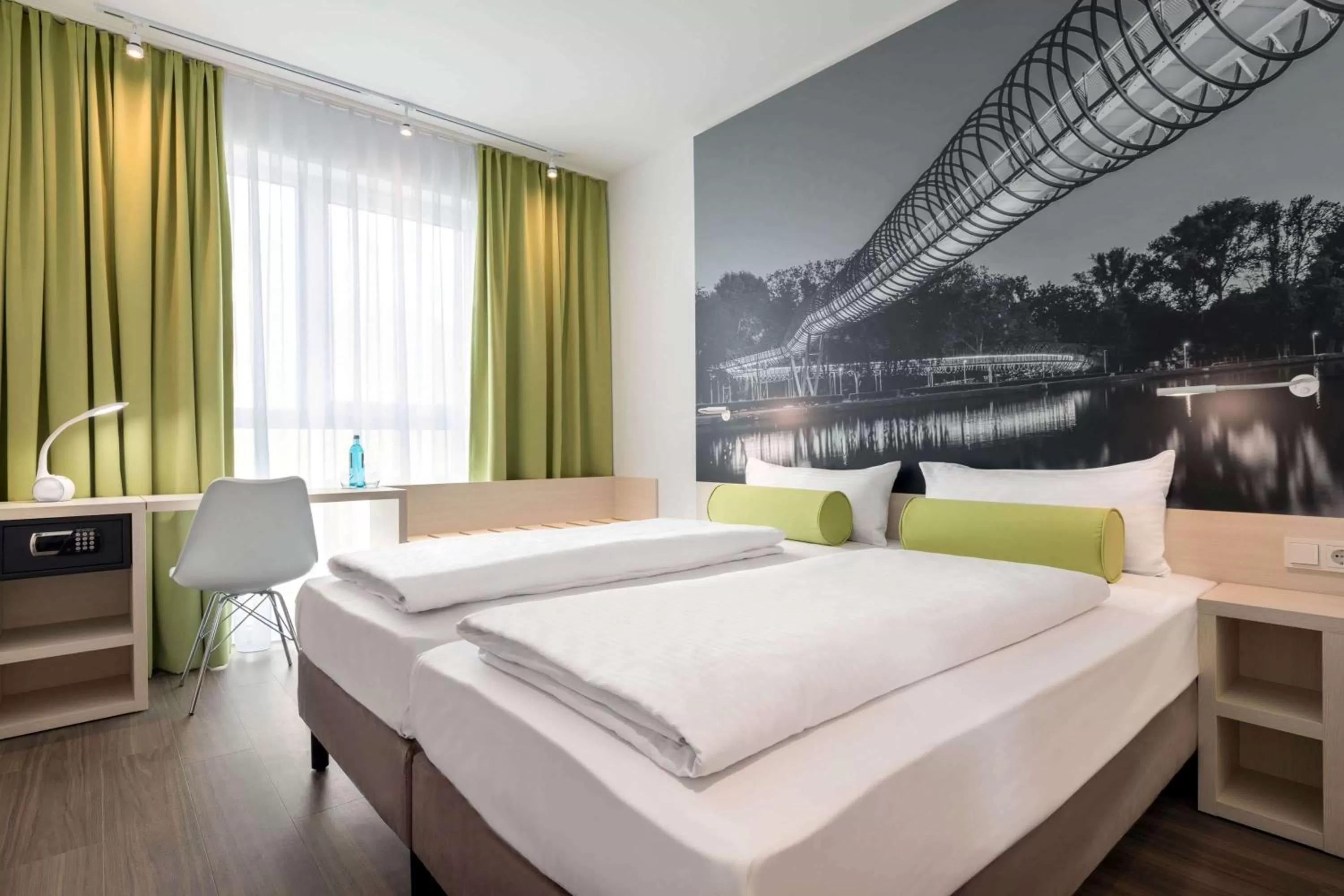 TV and multimedia, Bed in Super 8 by Wyndham Oberhausen am Centro