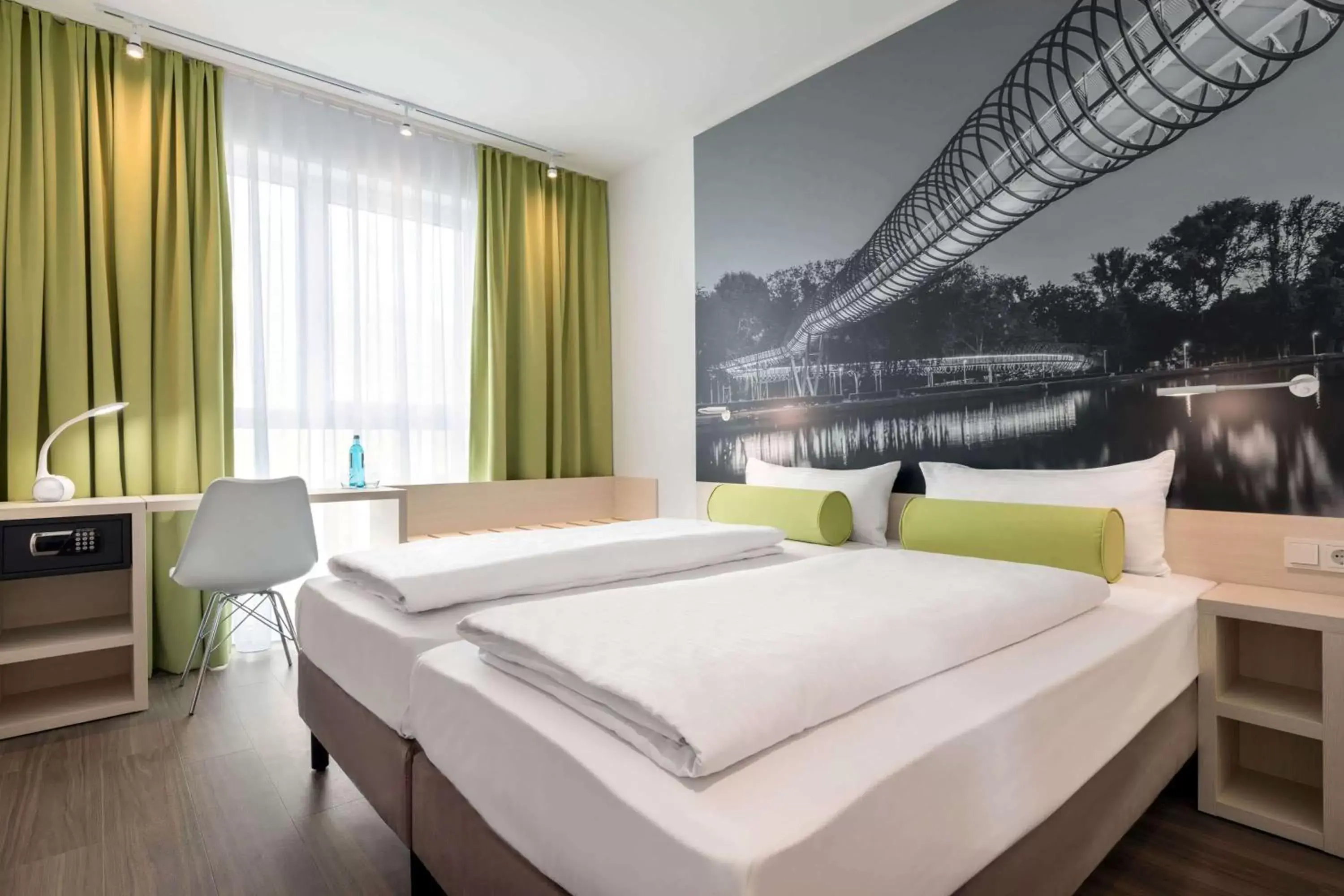 Standard Double Room - 2 Adjoining Rooms in Super 8 by Wyndham Oberhausen am Centro Standard Double Room - 2 Adjoining Rooms in Super 8 by Wyndham Oberhausen am Centro