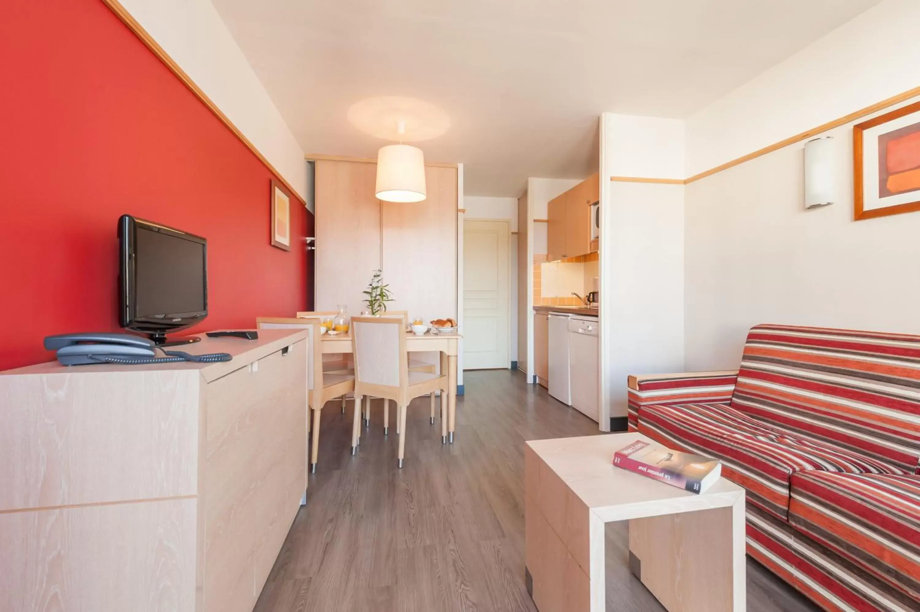 One-Bedroom Apartment with Balcony or Terrace (4 People) in Pierre & Vacances Le Moulin des Cordeliers One-Bedroom Apartment with Balcony or Terrace (4 People) in Pierre & Vacances Le Moulin des Cordeliers