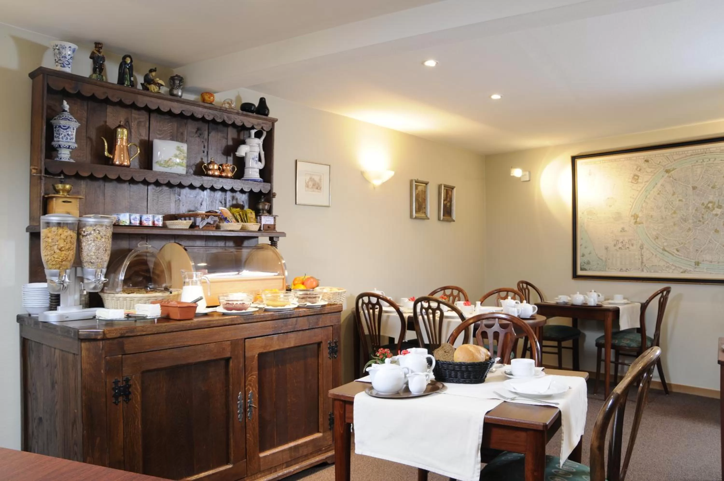 Restaurant/places to eat in Hotel Albert I