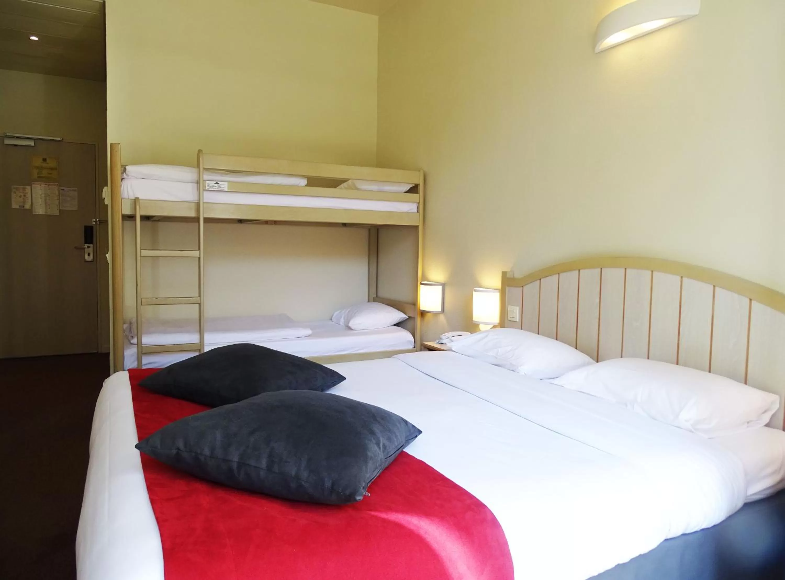 Bed in Campanile Val de France