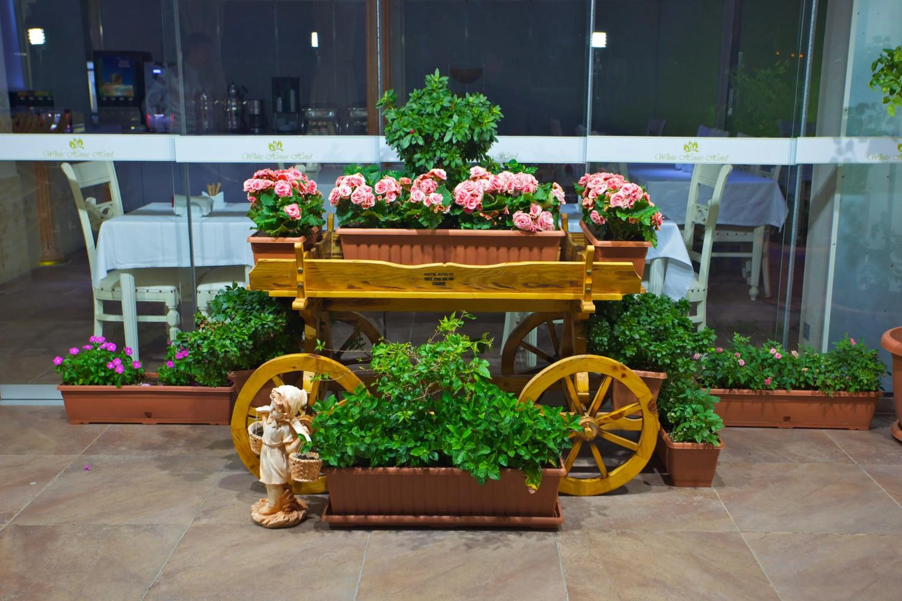 Restaurant/places to eat in White House Hotel Istanbul