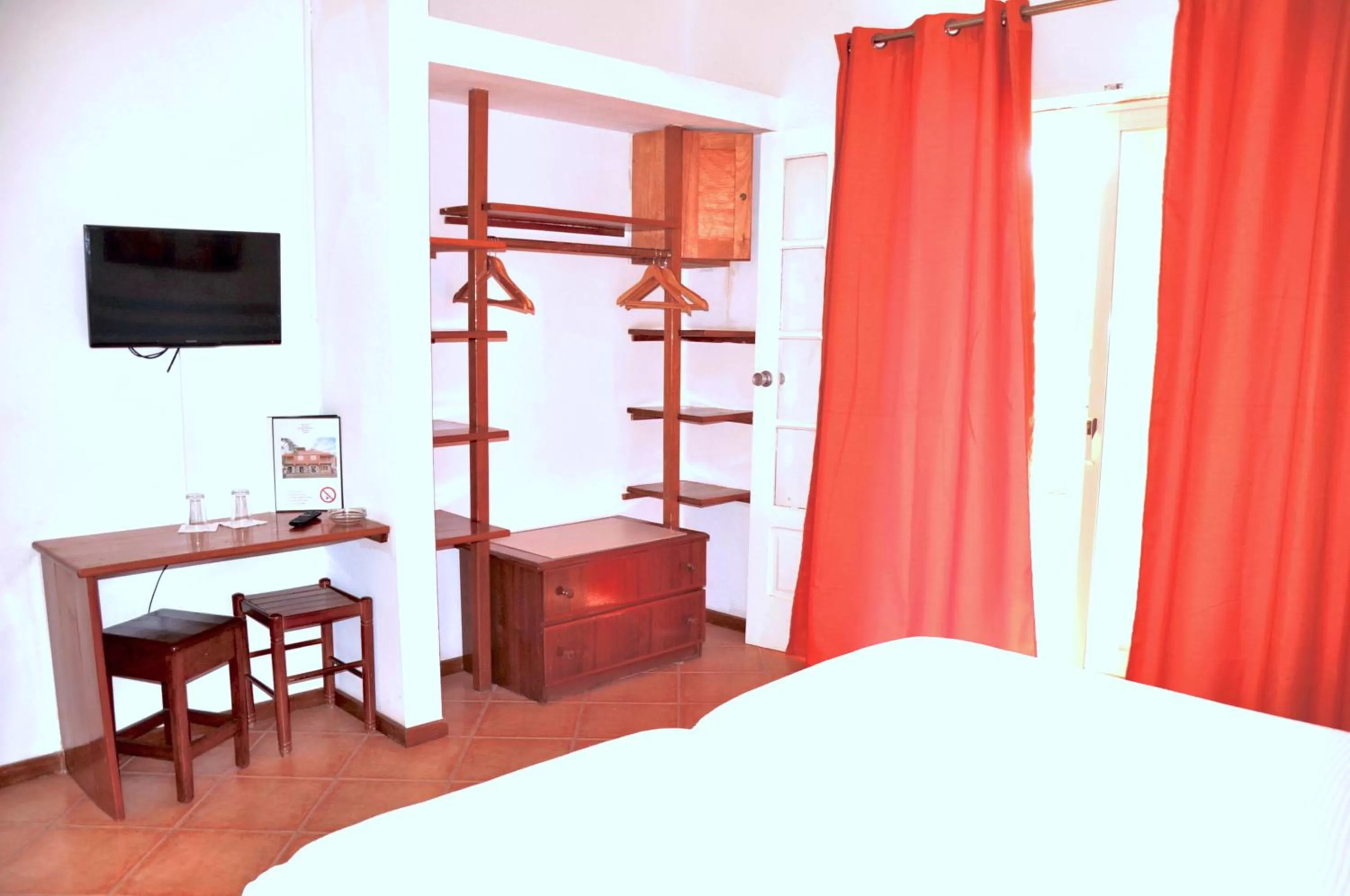Bed, TV/Entertainment Center in Hotel MiraBela