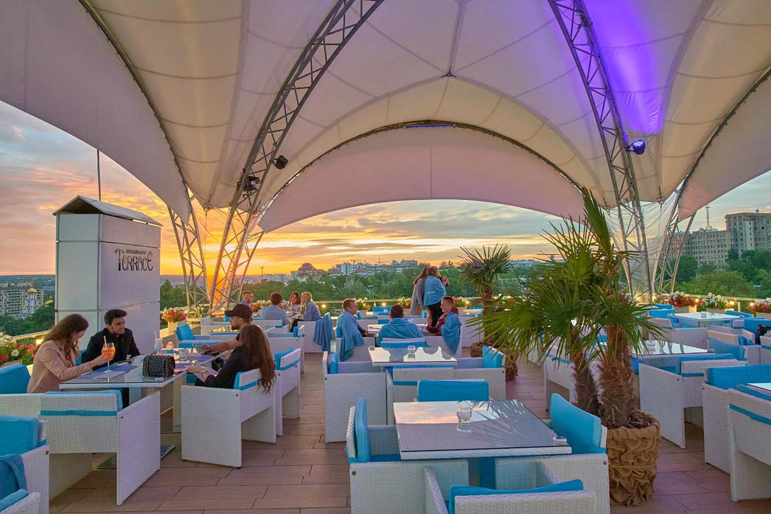 Restaurant/Places to Eat in Hotel & Spa NEMO with dolphins