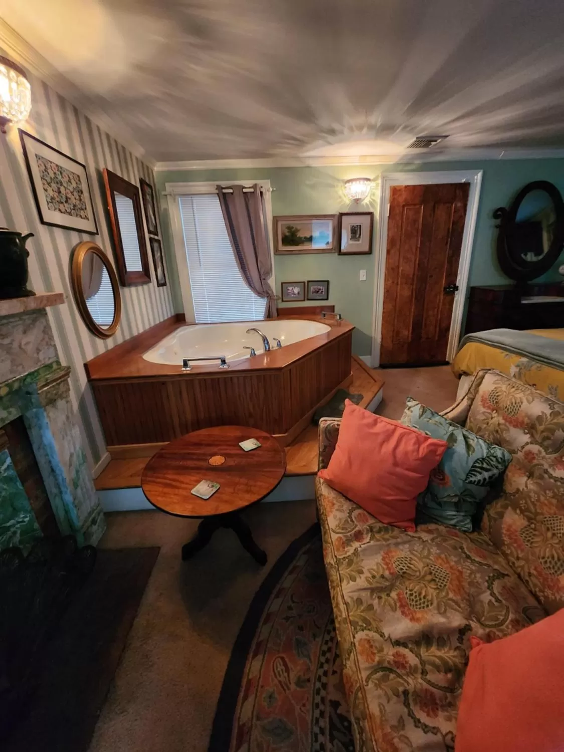 Bed in House of 1833 Bed and Breakfast