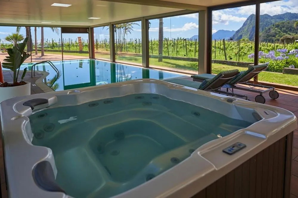 Hot Tub in Hotel Quinta Do Furao