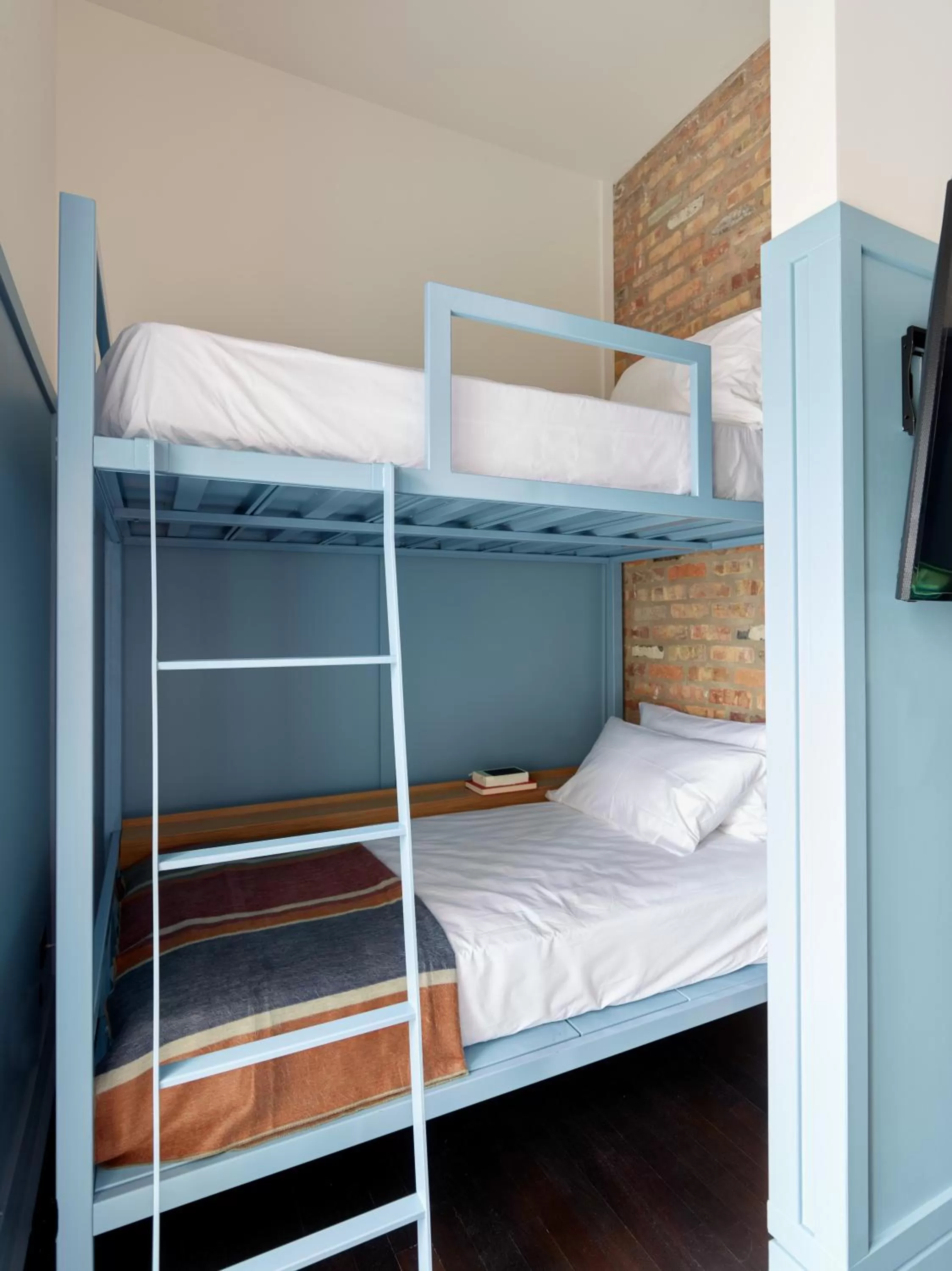 bunk bed, Bed in The Chicago Hotel Collection Wrigleyville