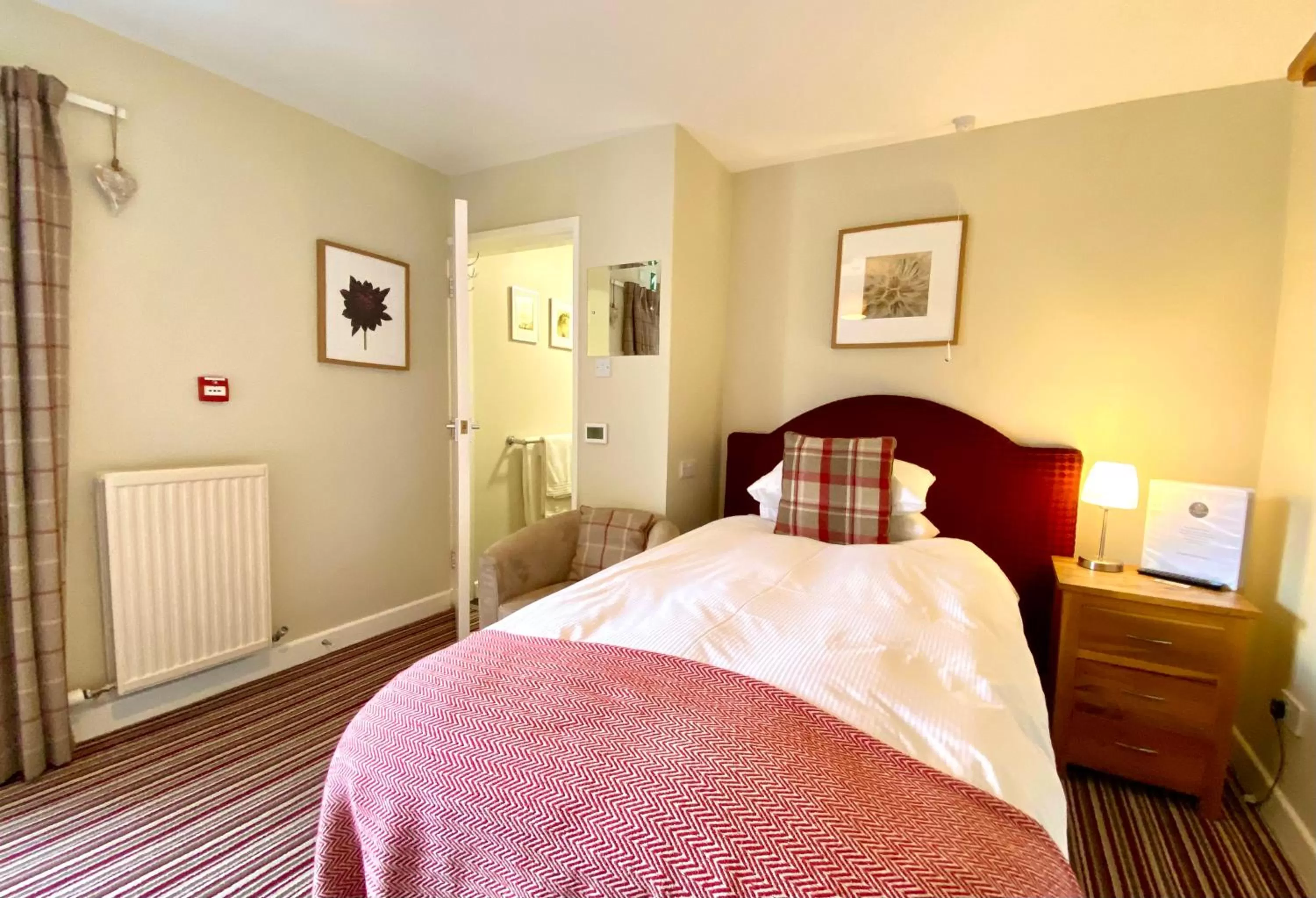 Bedroom, Bed in The Craven Arms