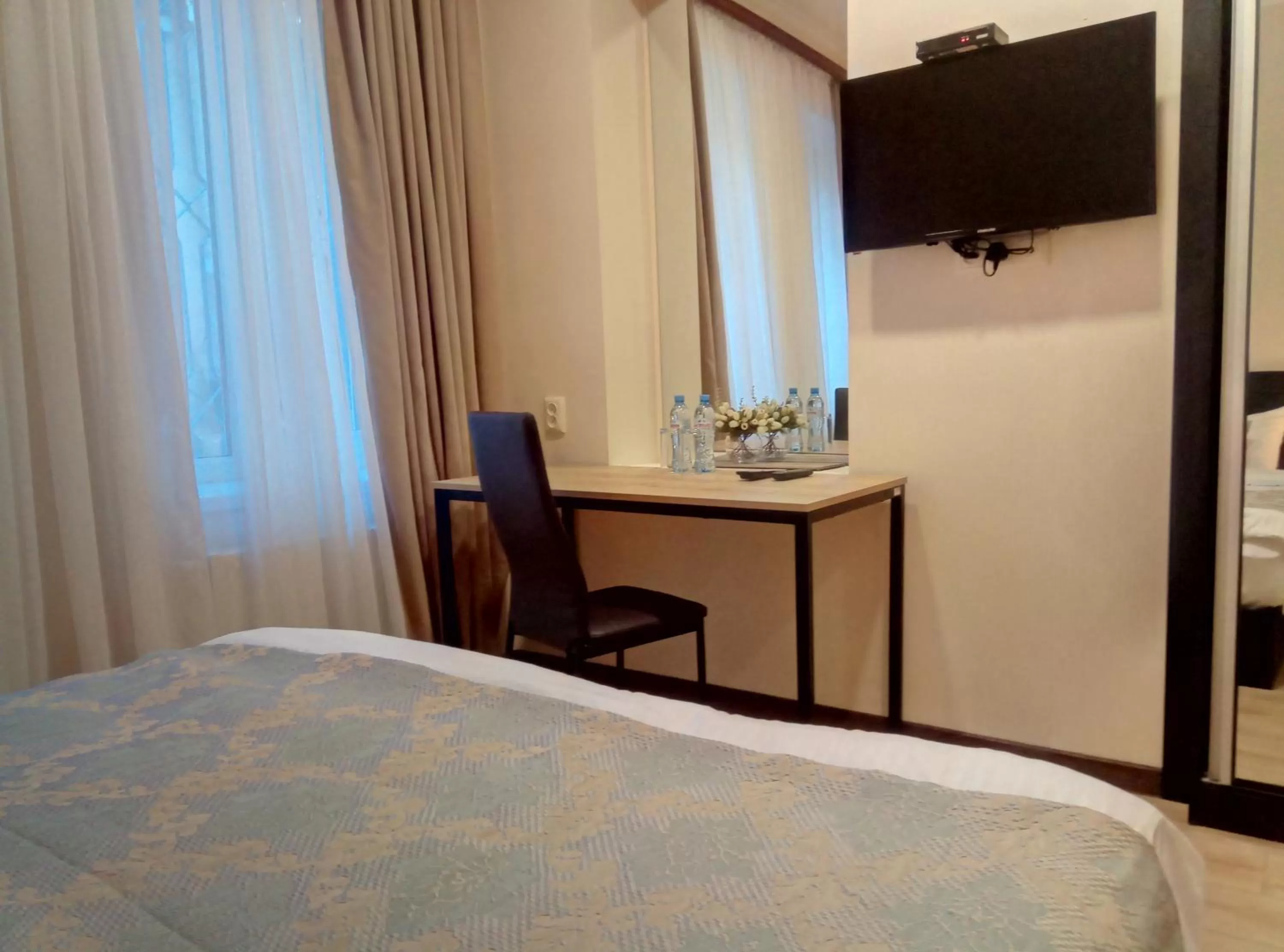 Photo of the whole room, Bed in Old Town Mtatsminda