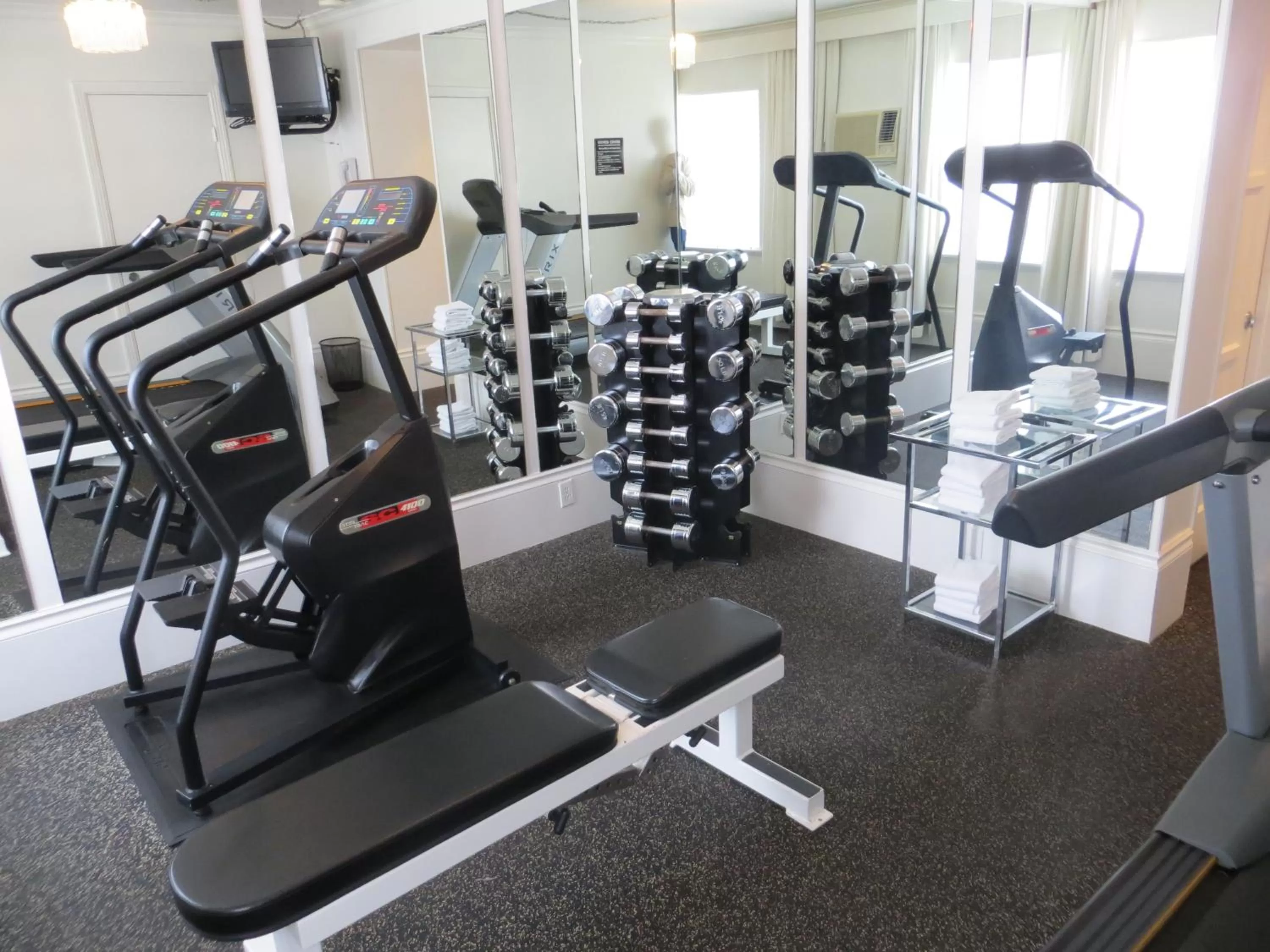 Fitness centre/facilities in Maison 140 Beverly Hills