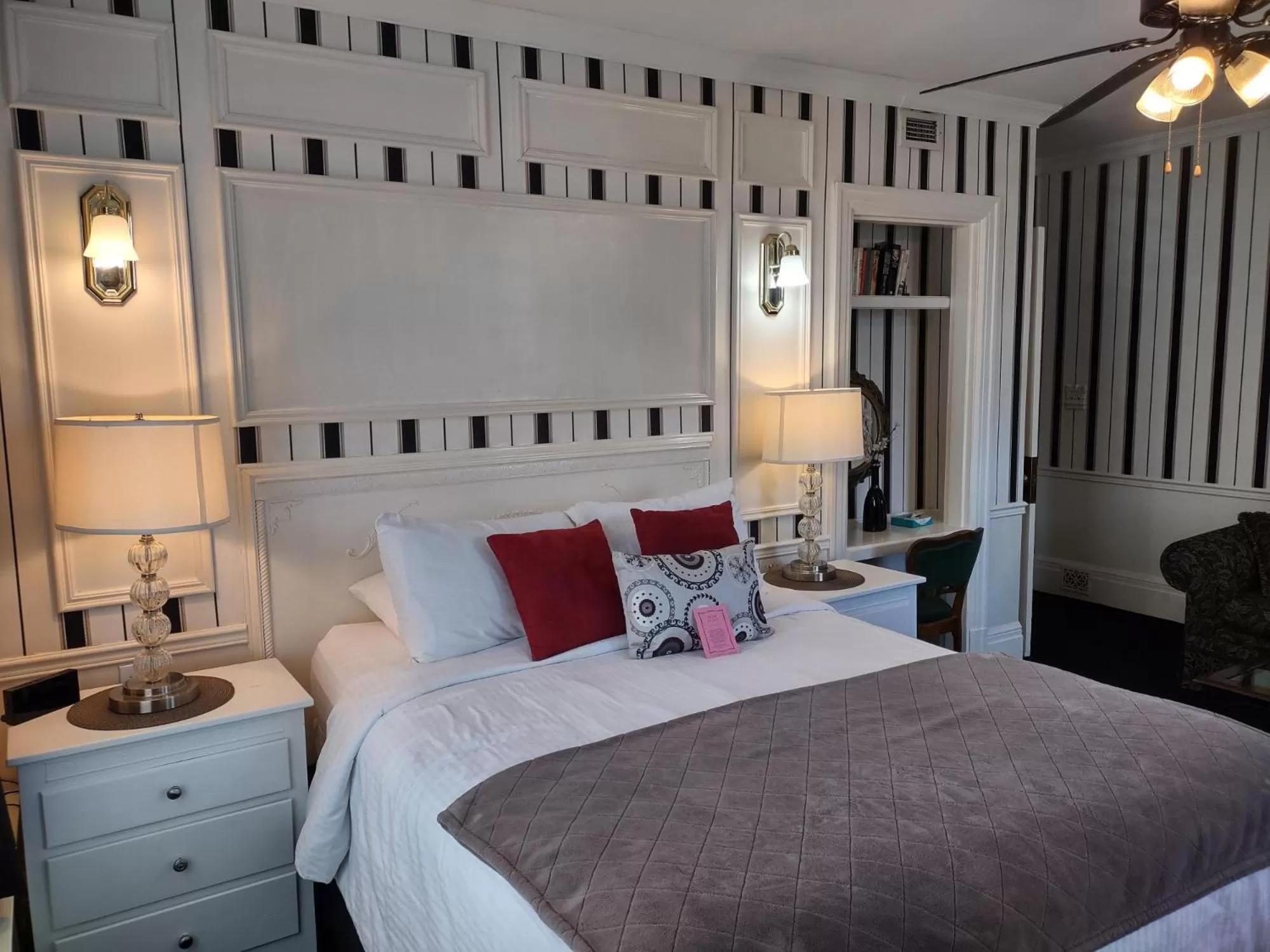 Bed in The King George Inn